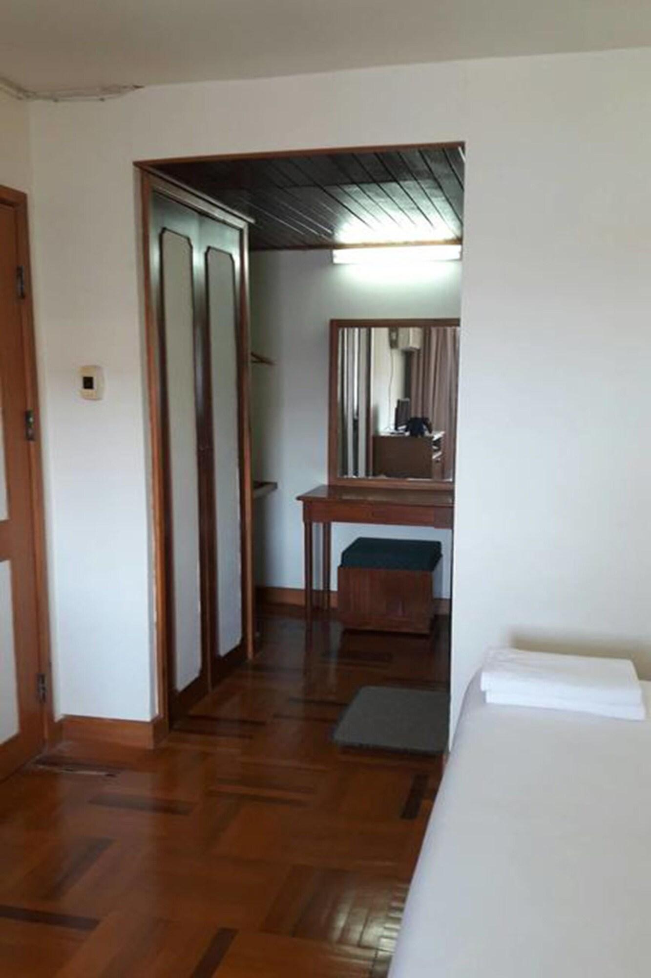 Paradorn Inn
