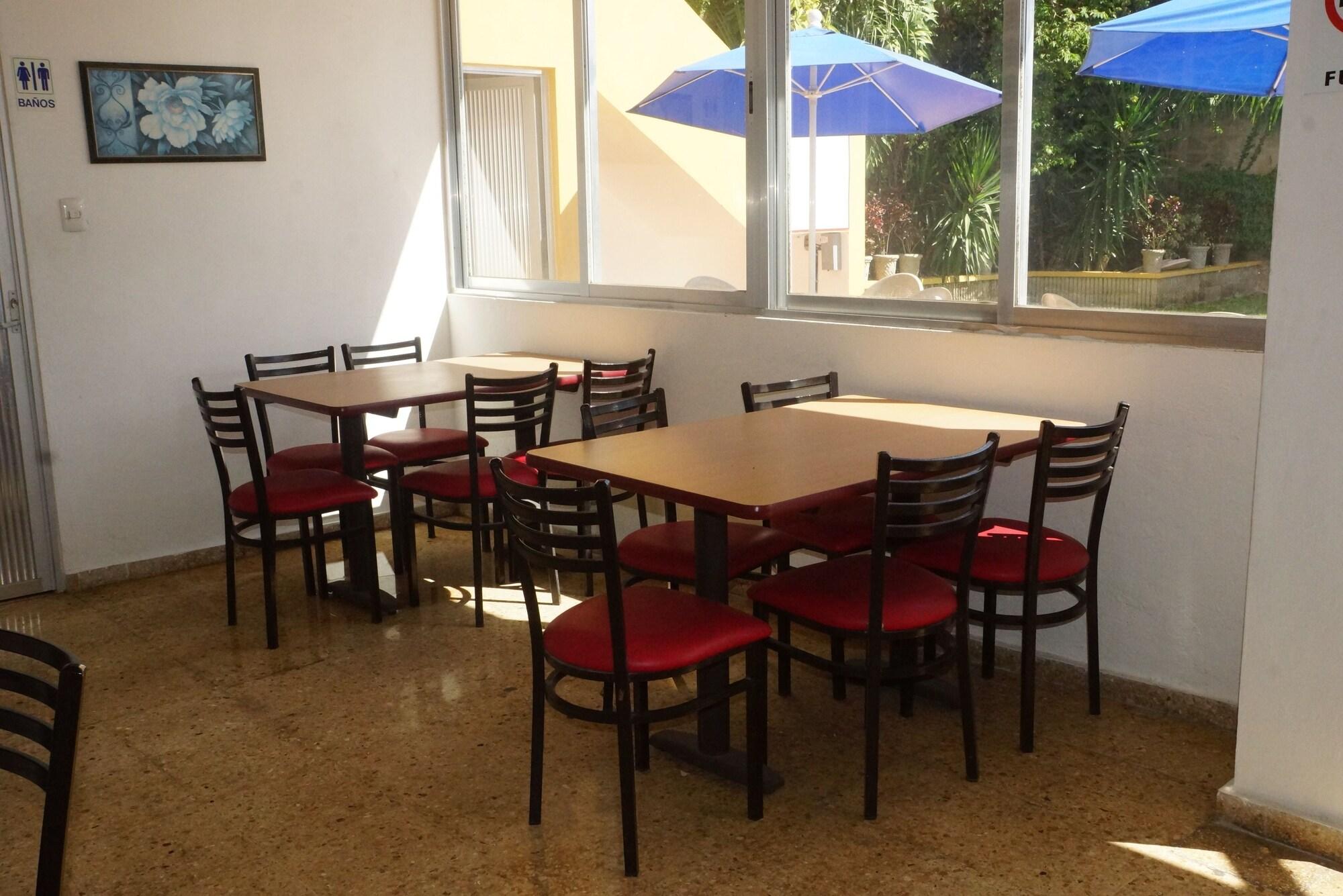 Las Dalias Inn