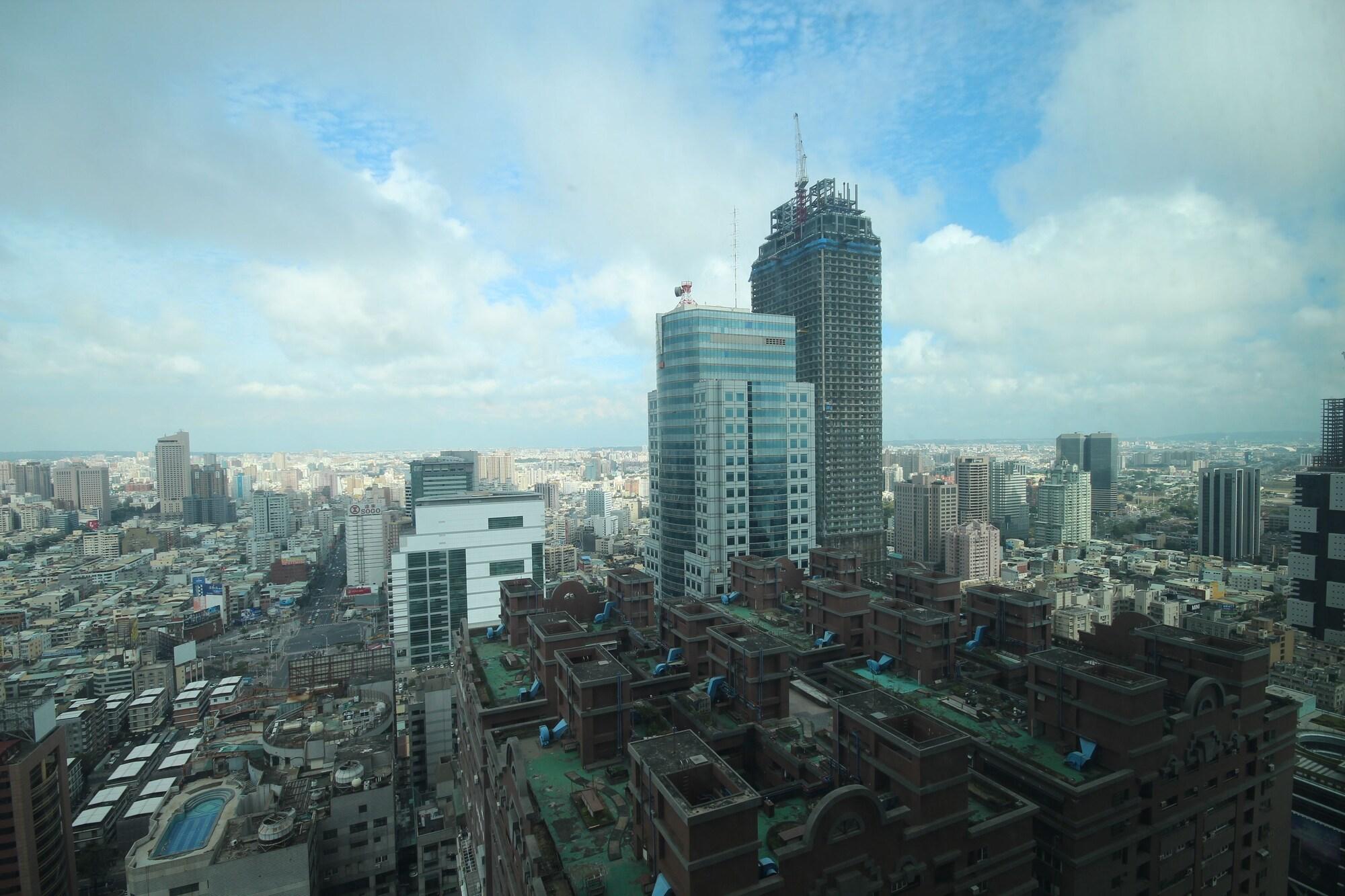 85 Sky Tower by null