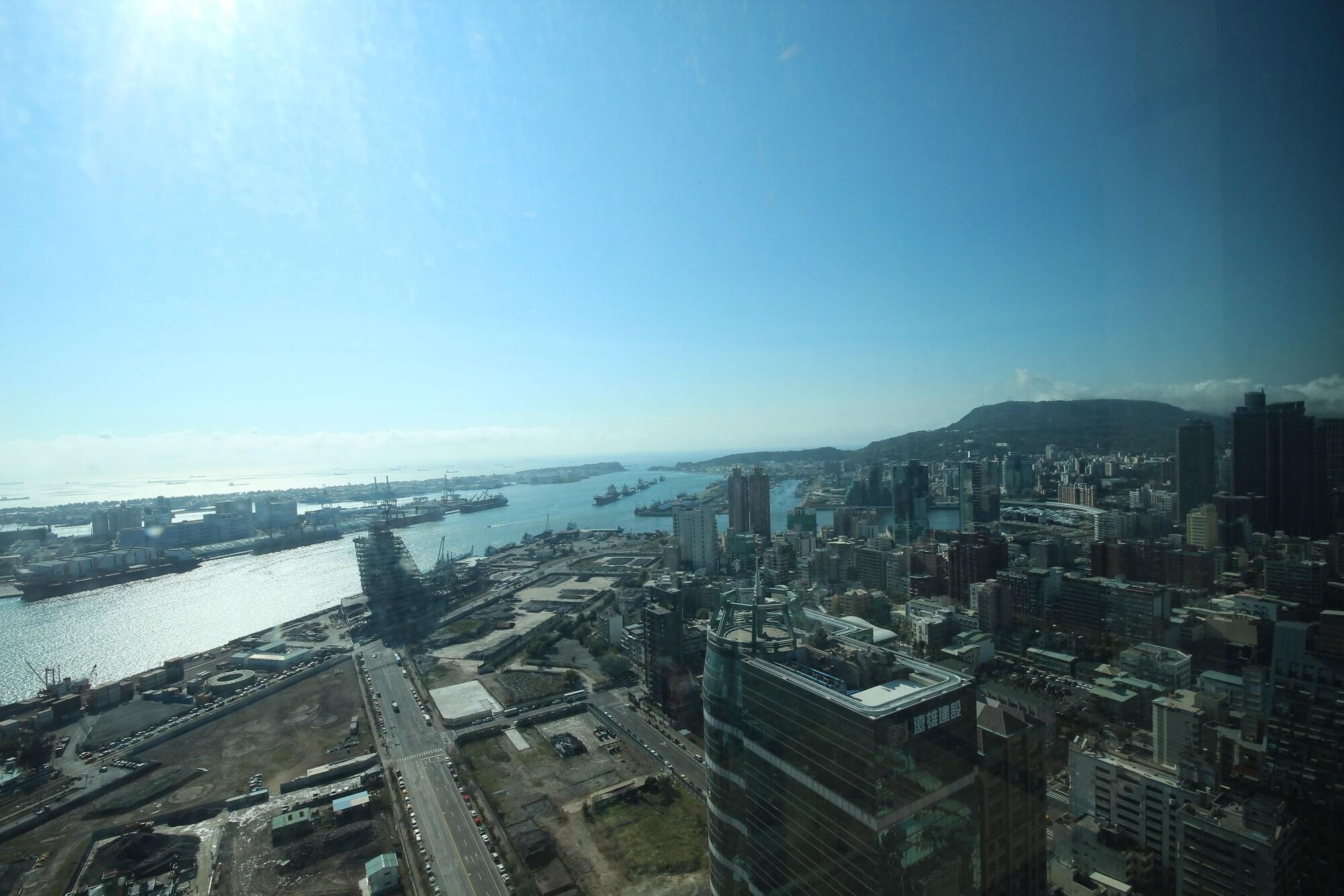 85 Sky Tower by null