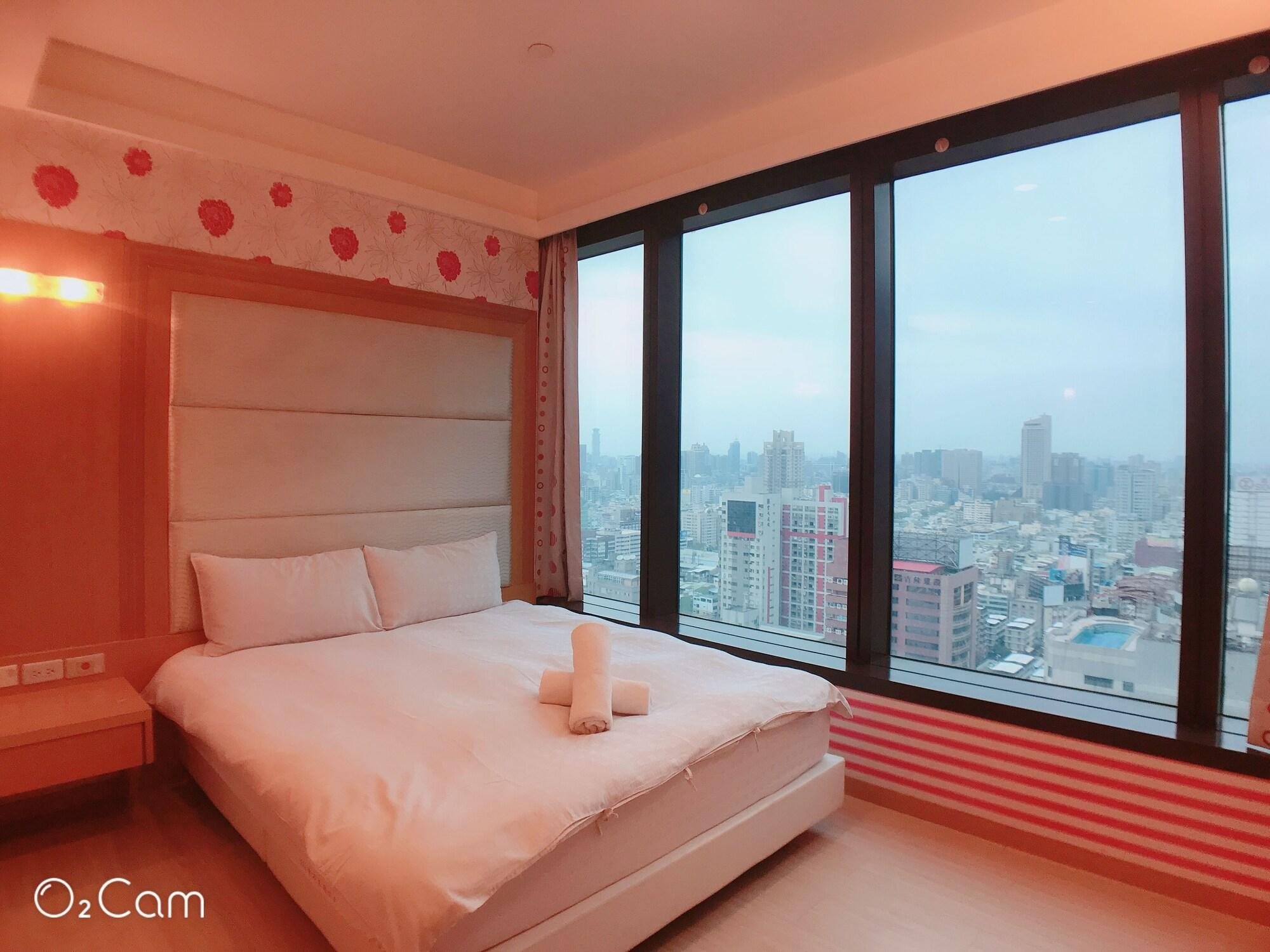 85 Sky Tower by null