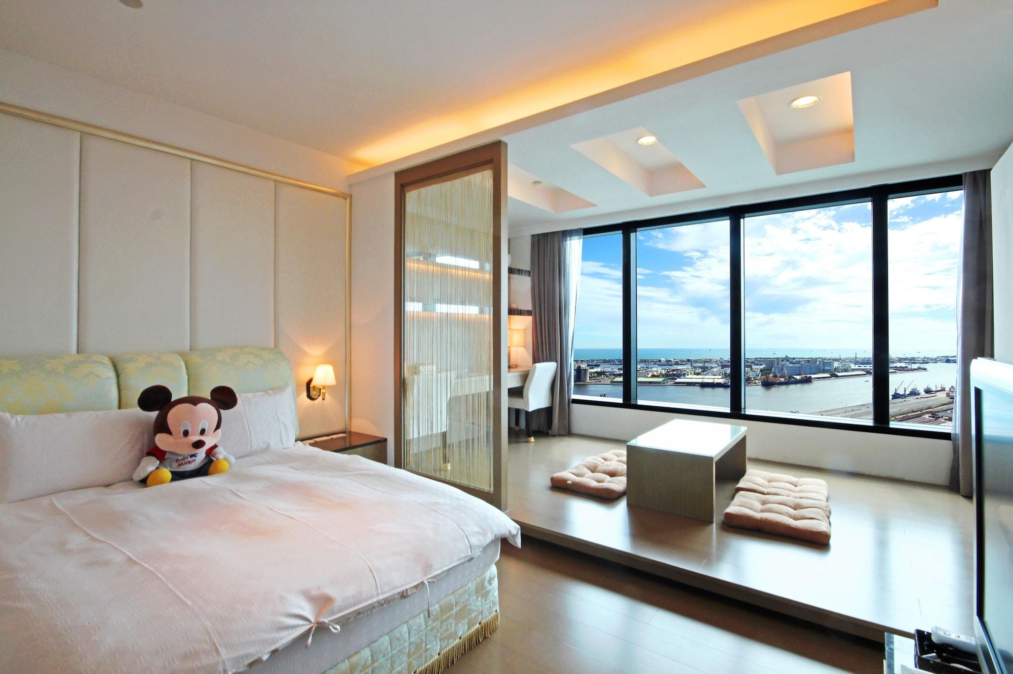 85 Sky Tower by null