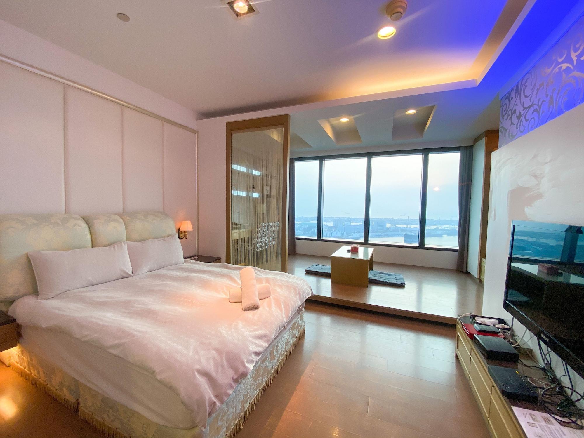 85 Sky Tower by null