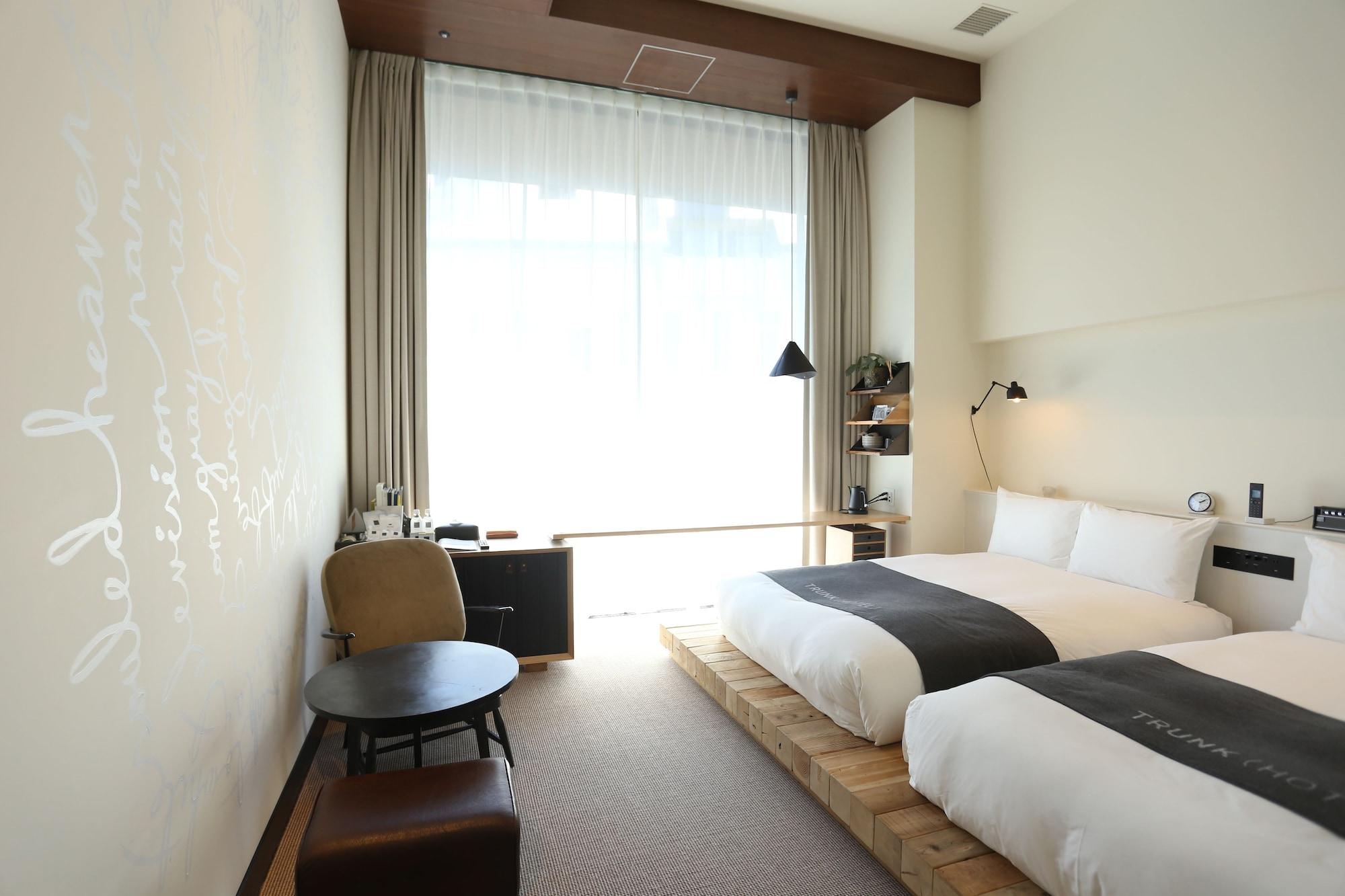 TRUNK(HOTEL) by null