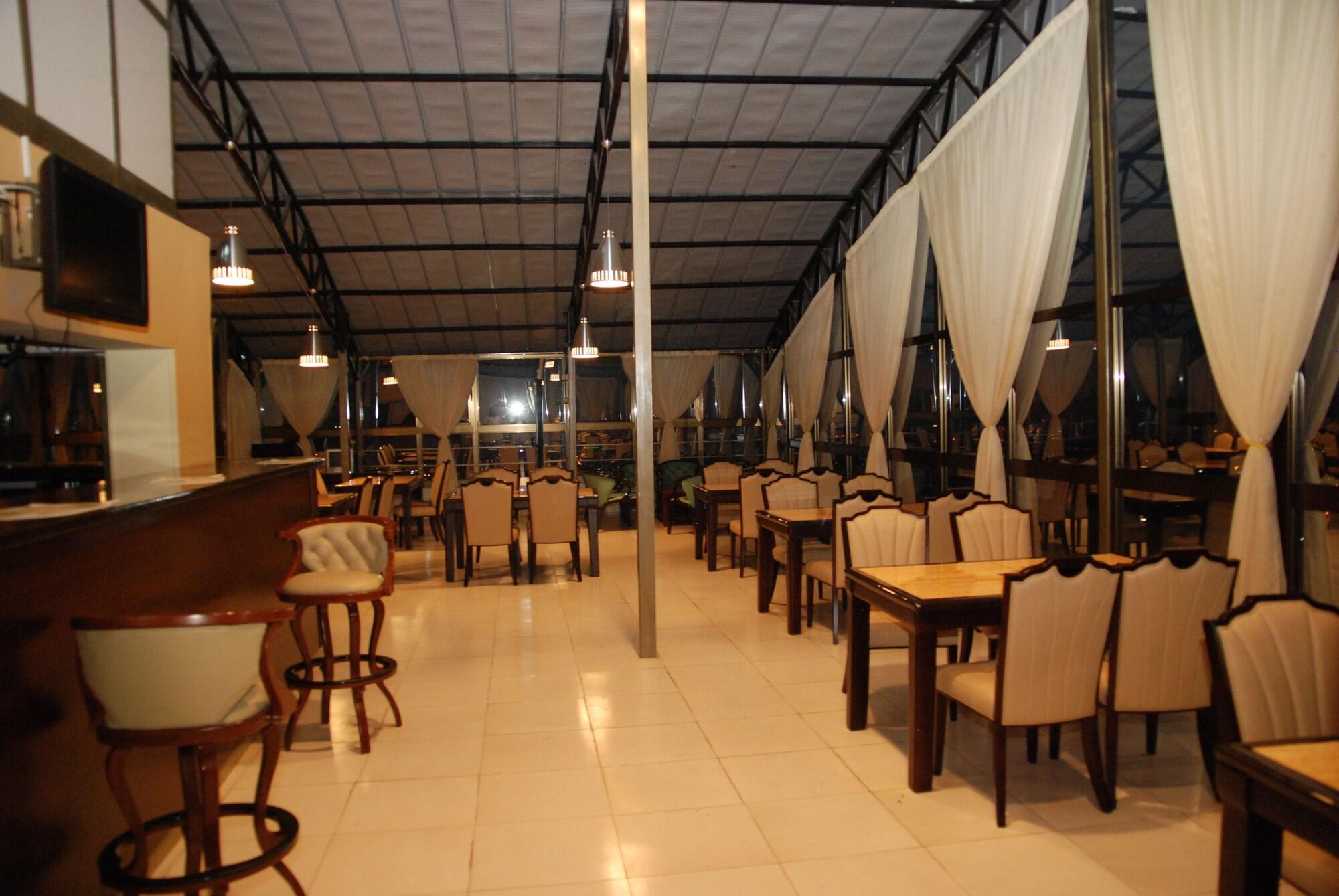 Churchill Hotel