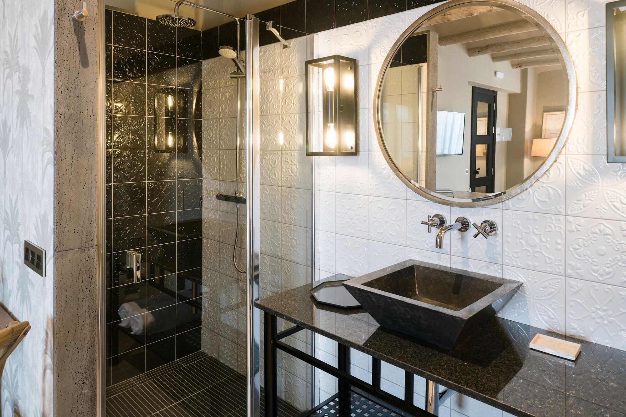 5 Suites by null