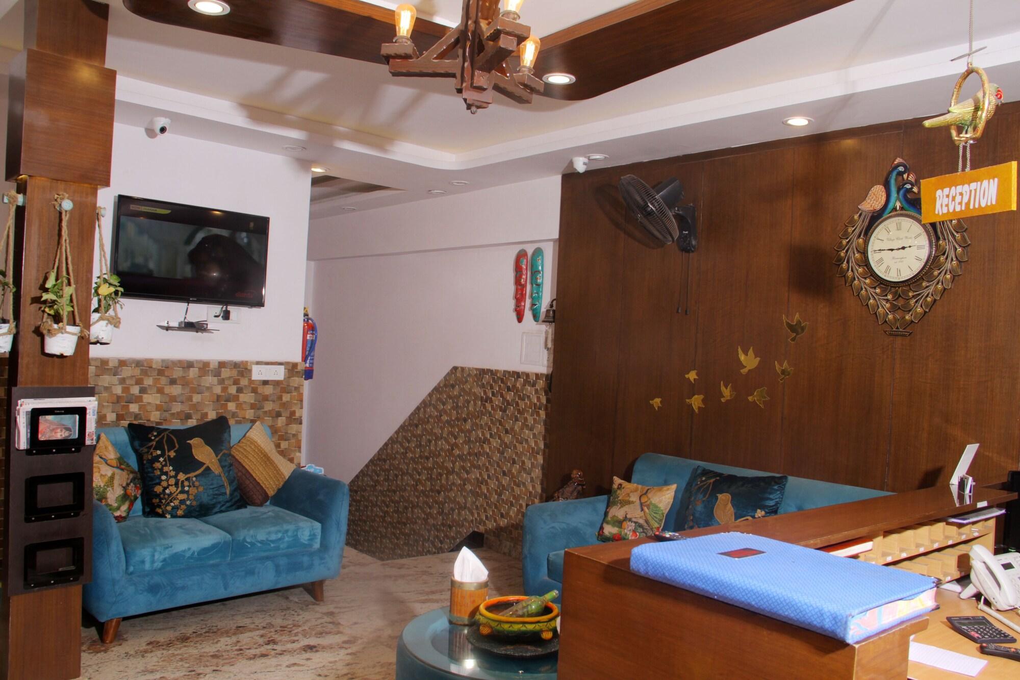 Hotel New Frontier