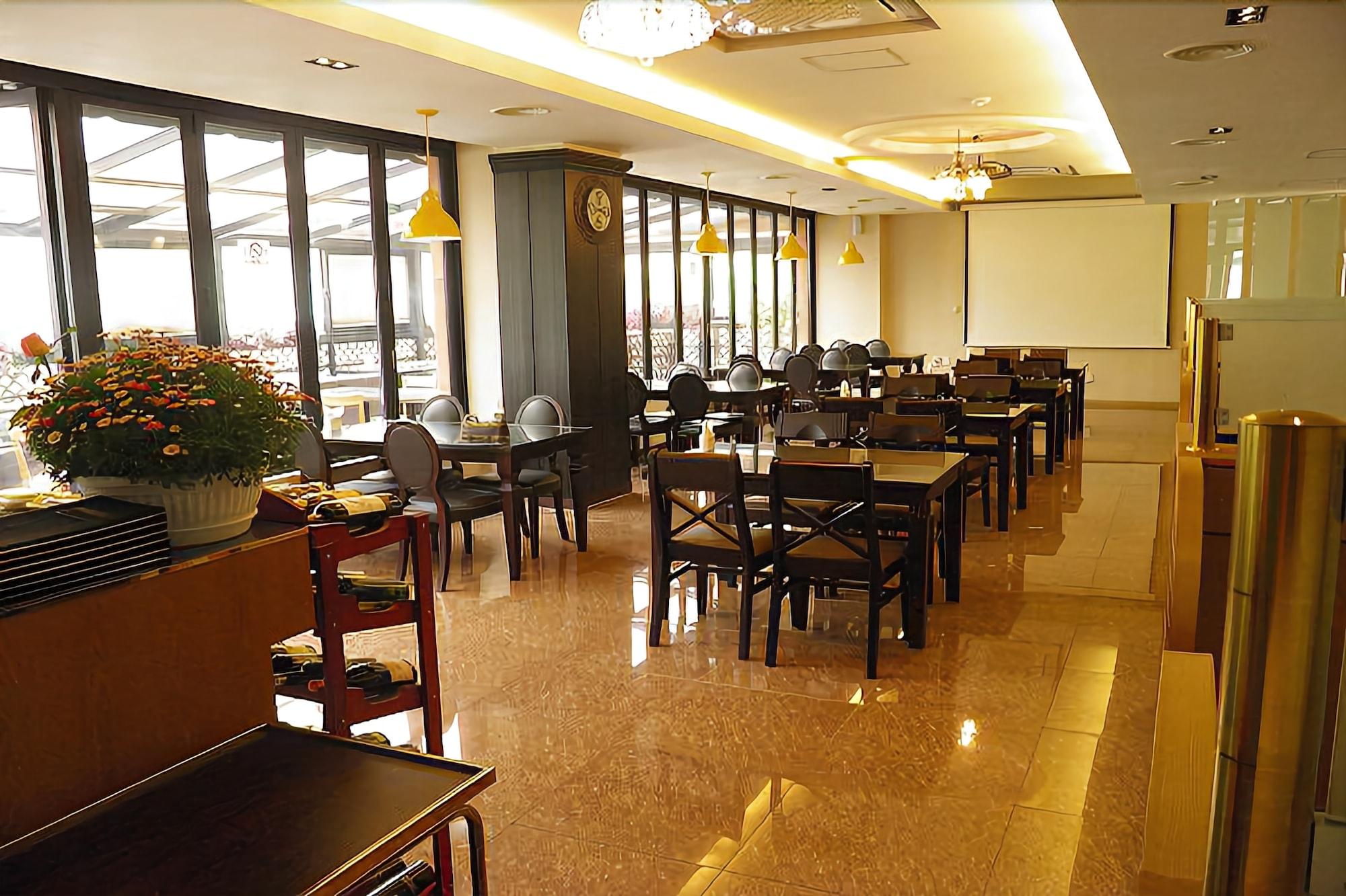 Cleopatra Hotel