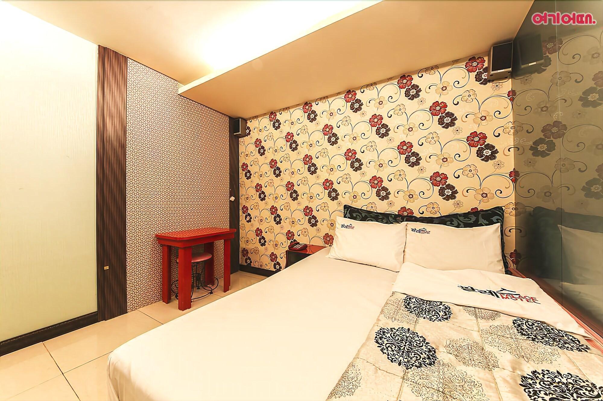 Palace Motel