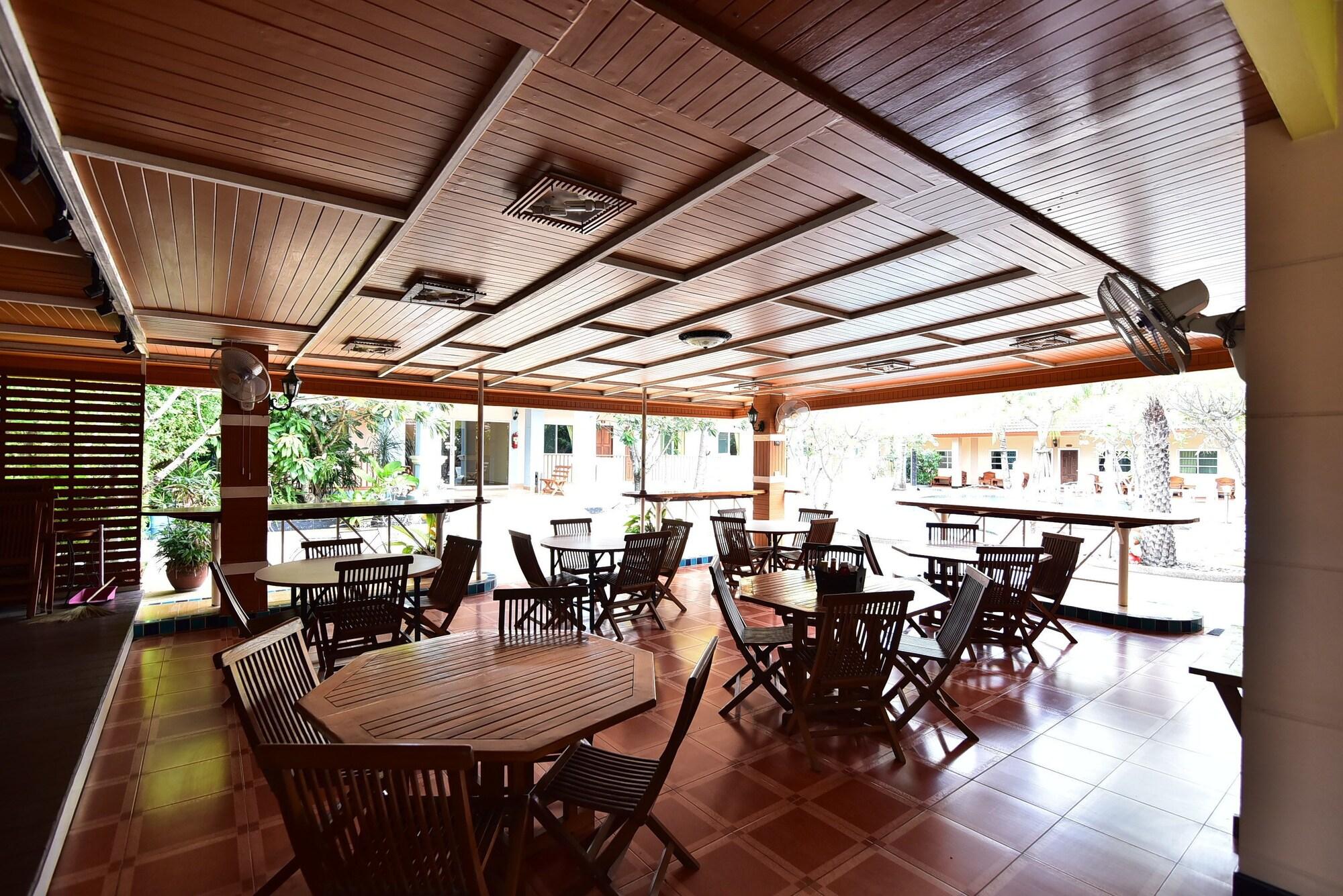 Ampan Resort & Apartment by ZUZU