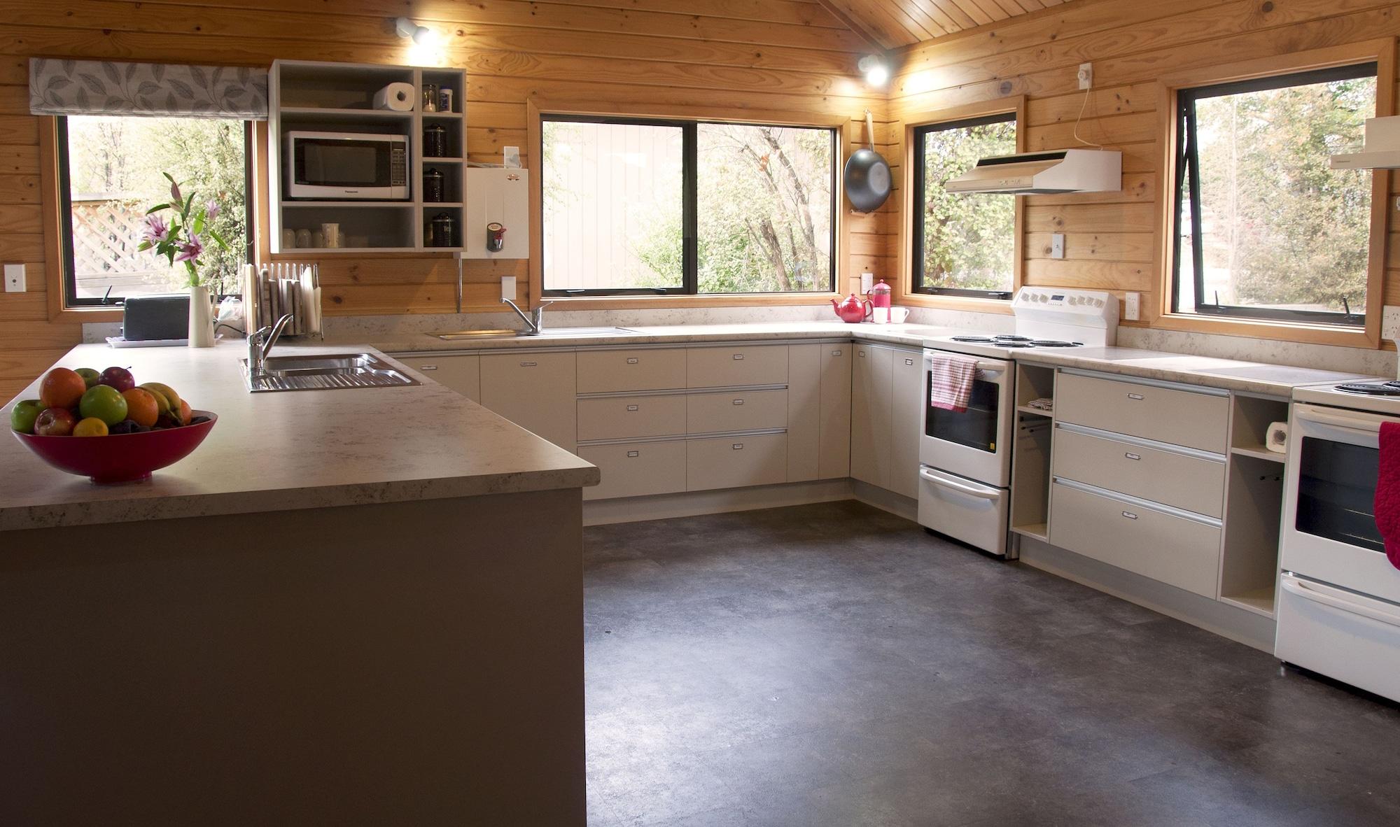 Altamont Lodge Lake Wanaka by null