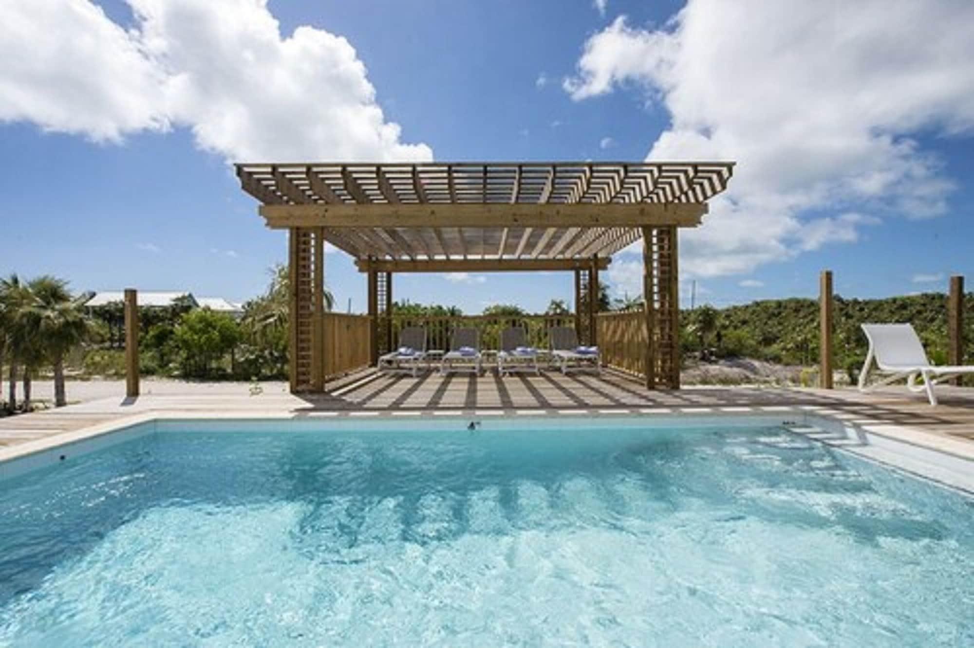 La Bougainvillea by null