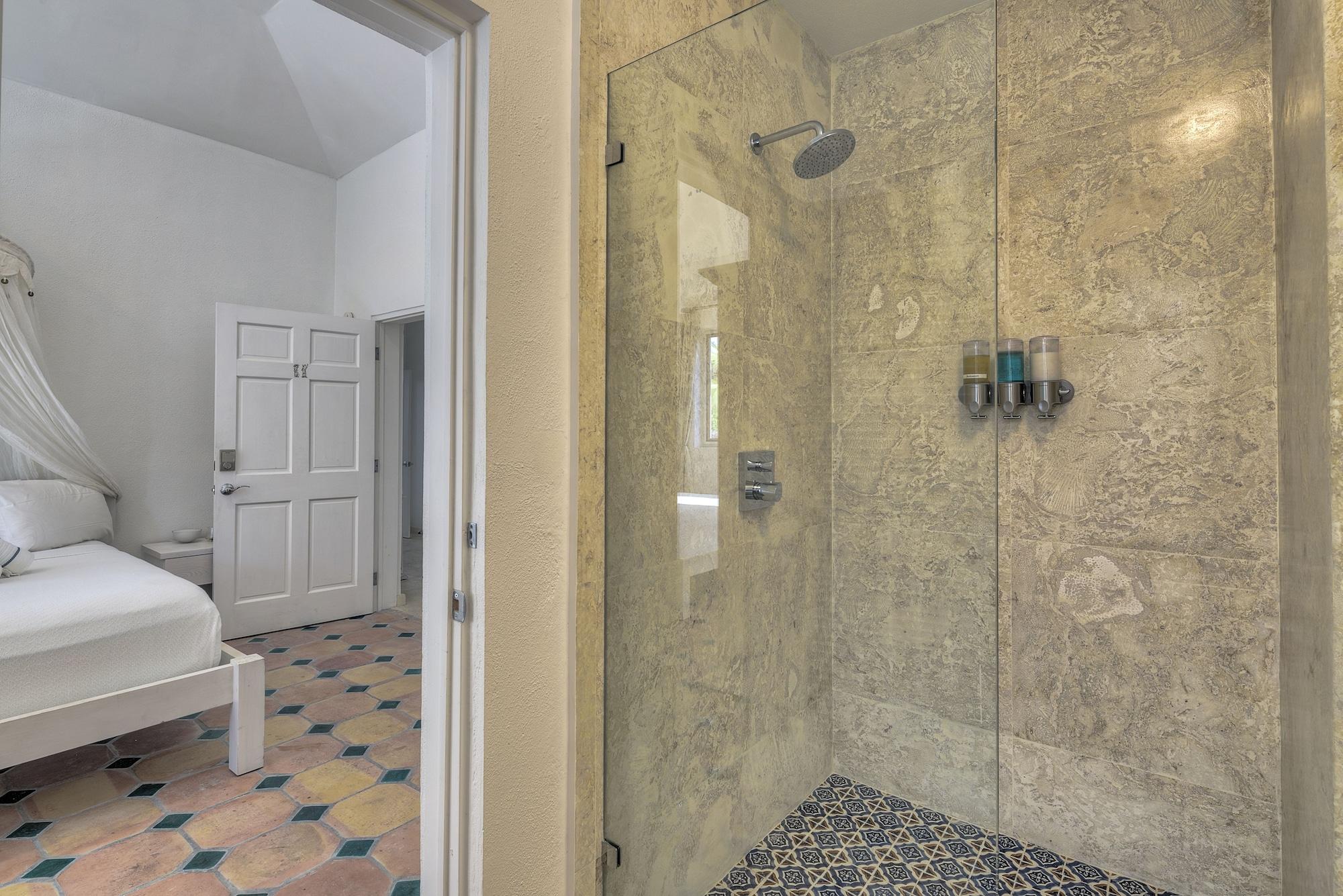 La Bougainvillea by null