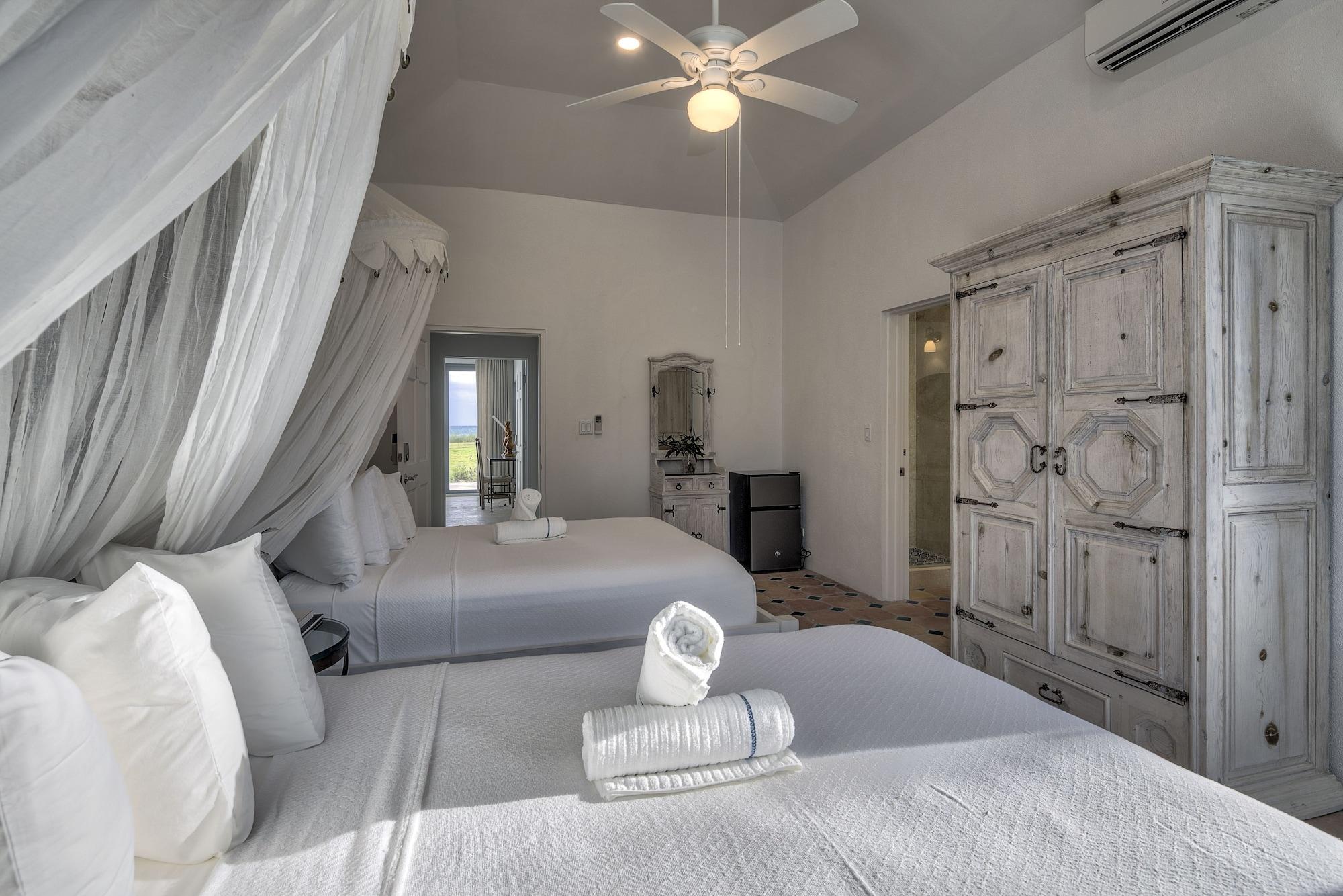 La Bougainvillea by null