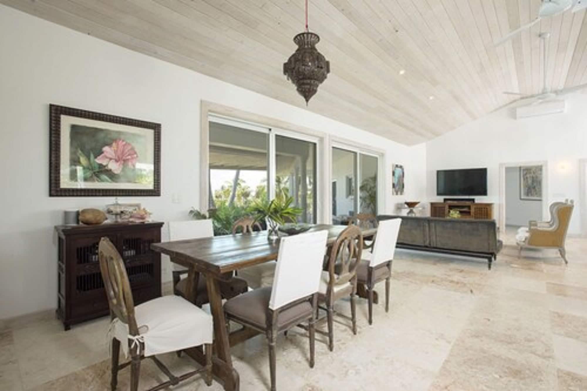 La Bougainvillea by null