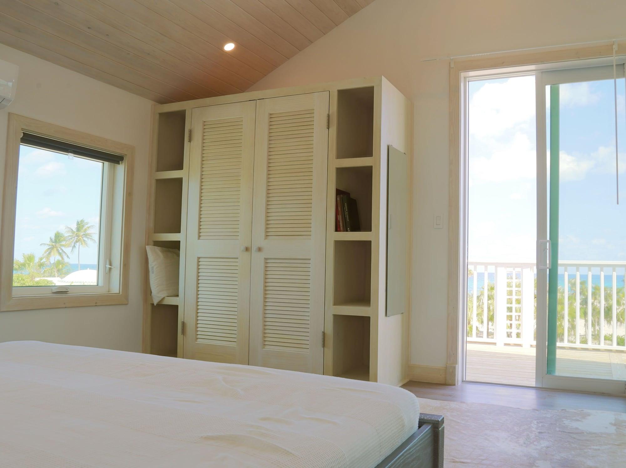 La Bougainvillea by null