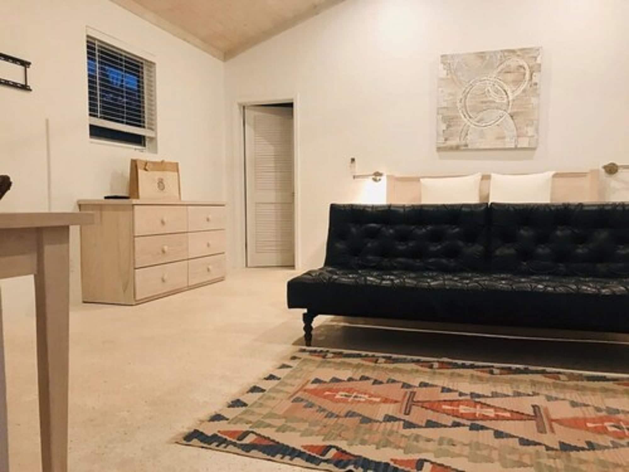 La Bougainvillea by null