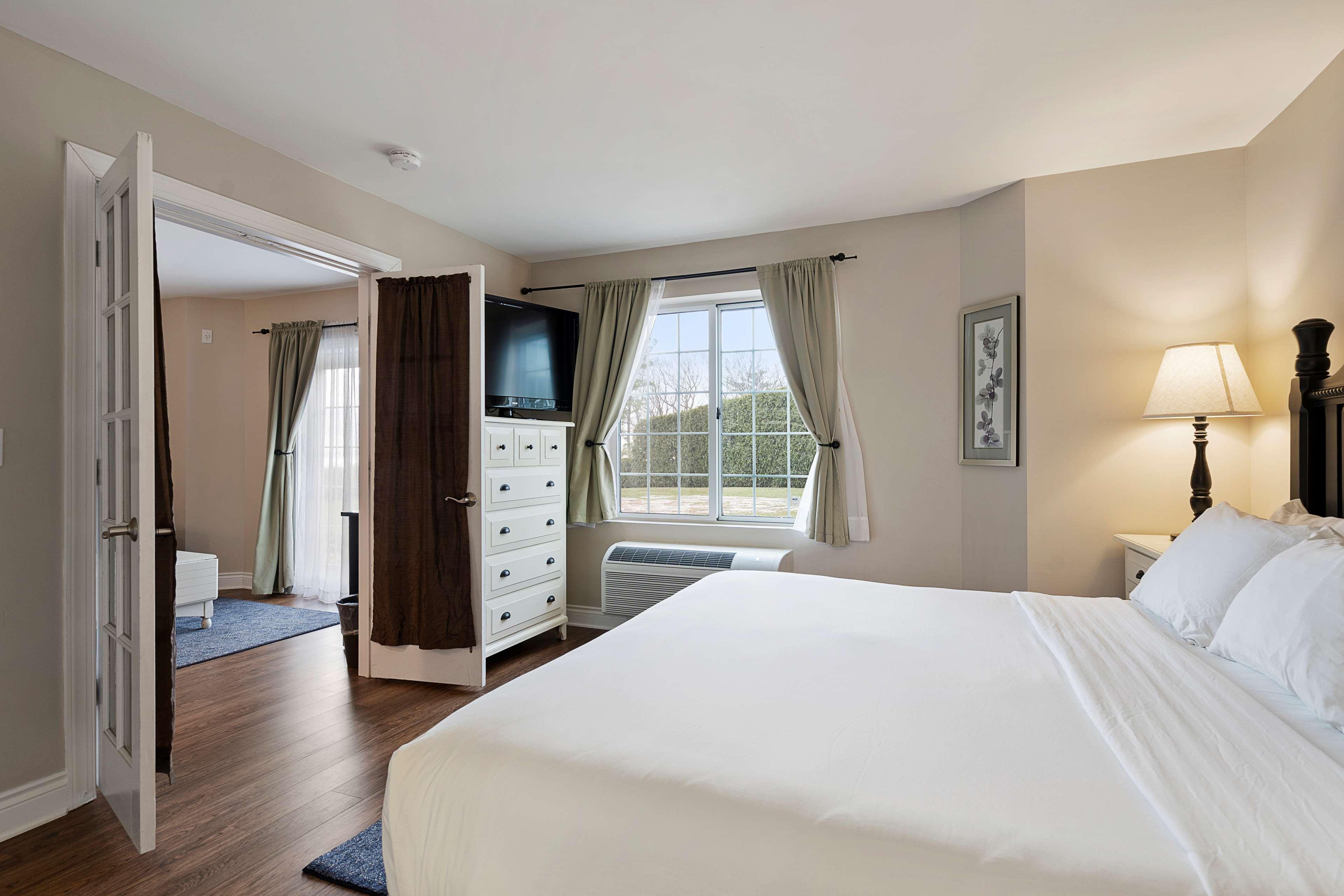 Charlevoix Inn & Suites SureStay Collection by Bes