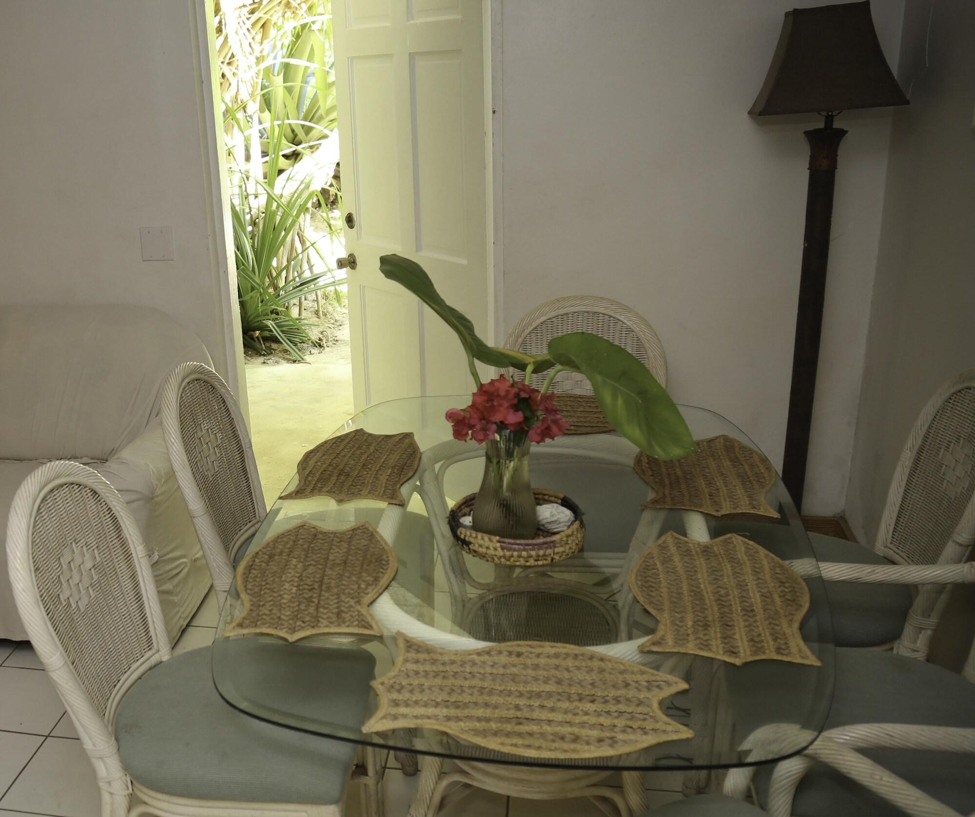 Tingum Village Hotel by null