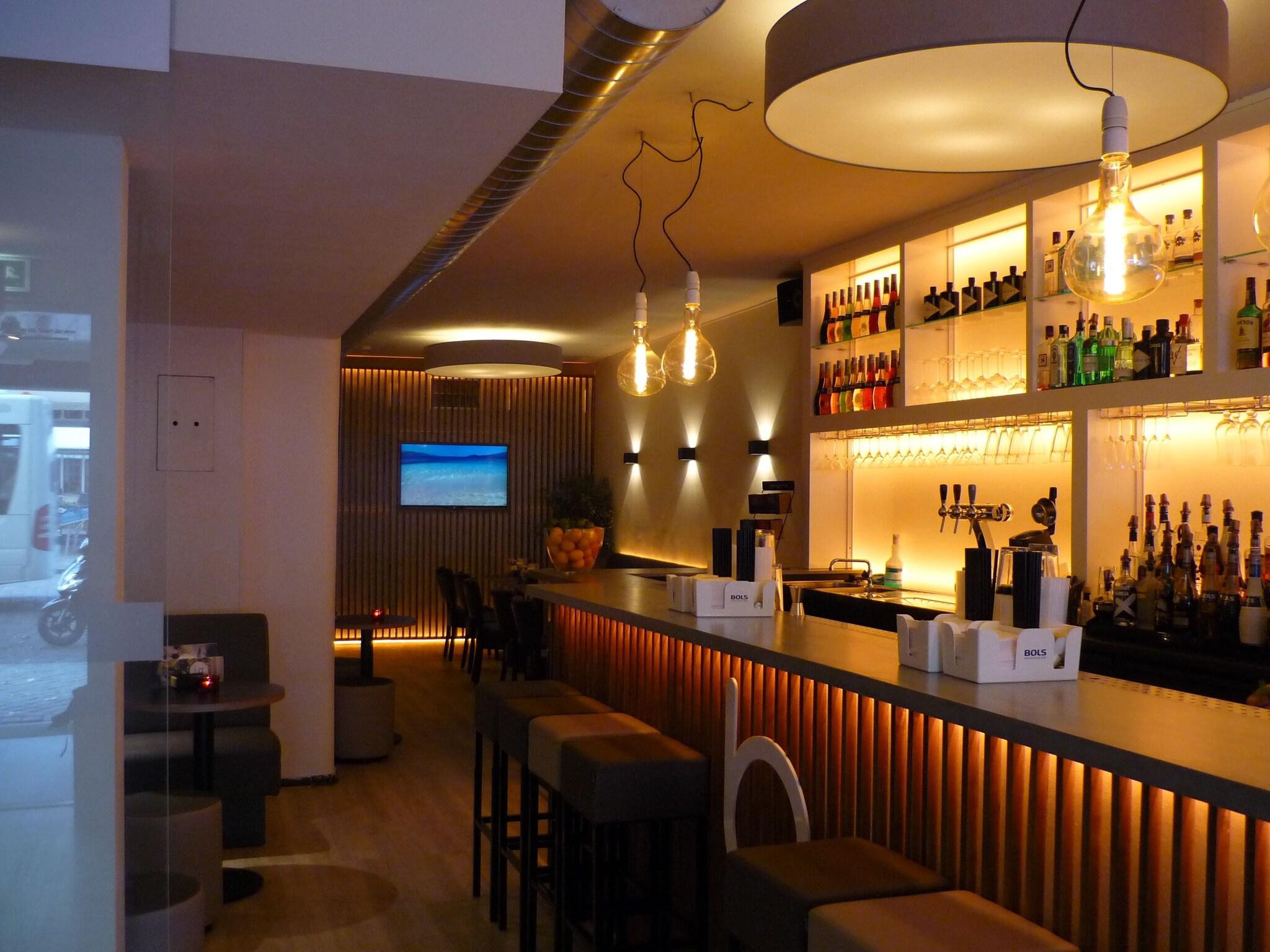 Beez Hotel Cocktail Bar by null