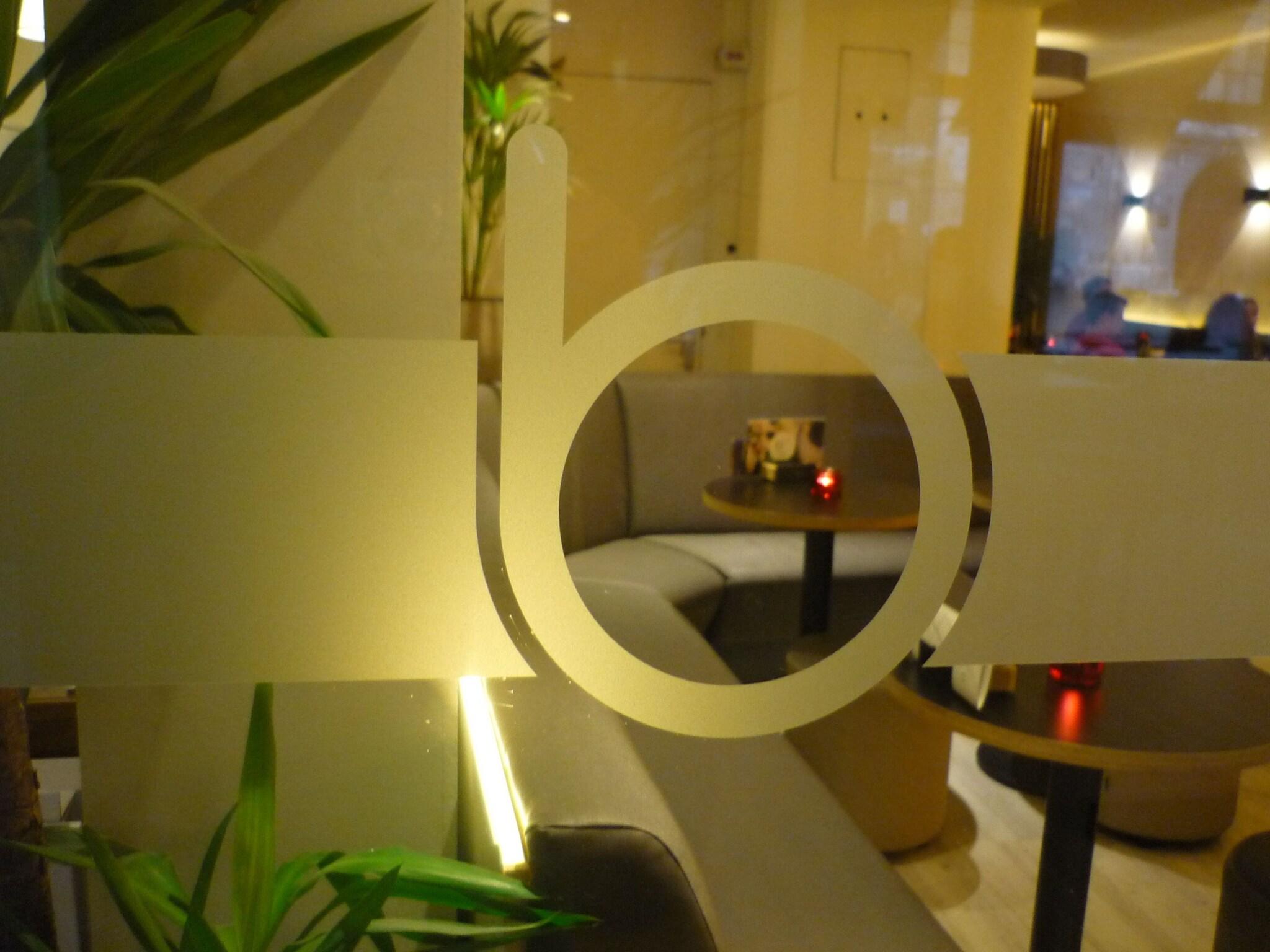 Beez Hotel Cocktail Bar by null