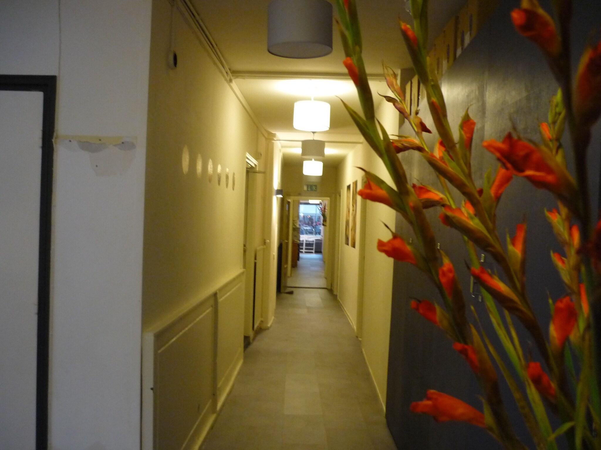 Beez Hotel Cocktail Bar by null