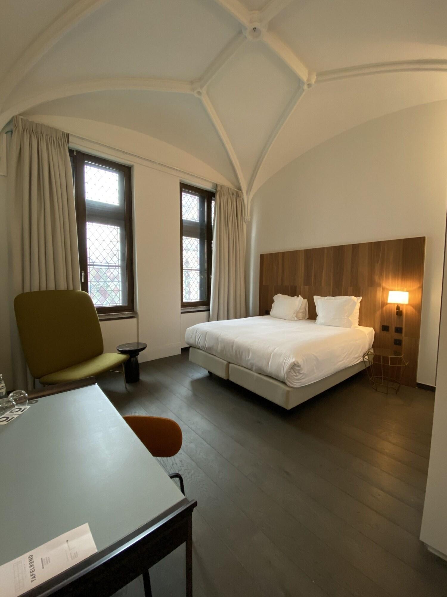 Tafelrond - The Fourth by null