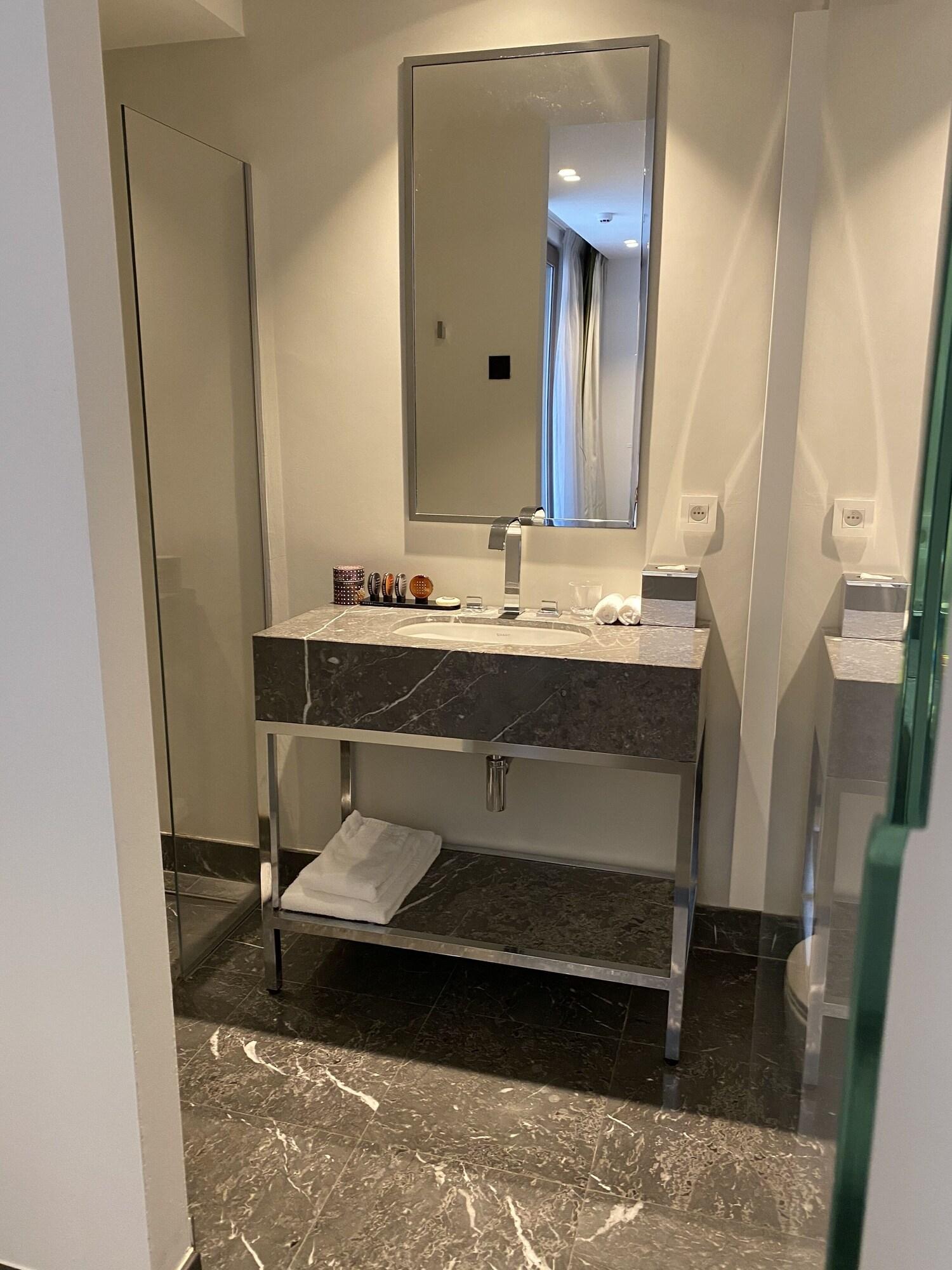 Tafelrond - The Fourth by null