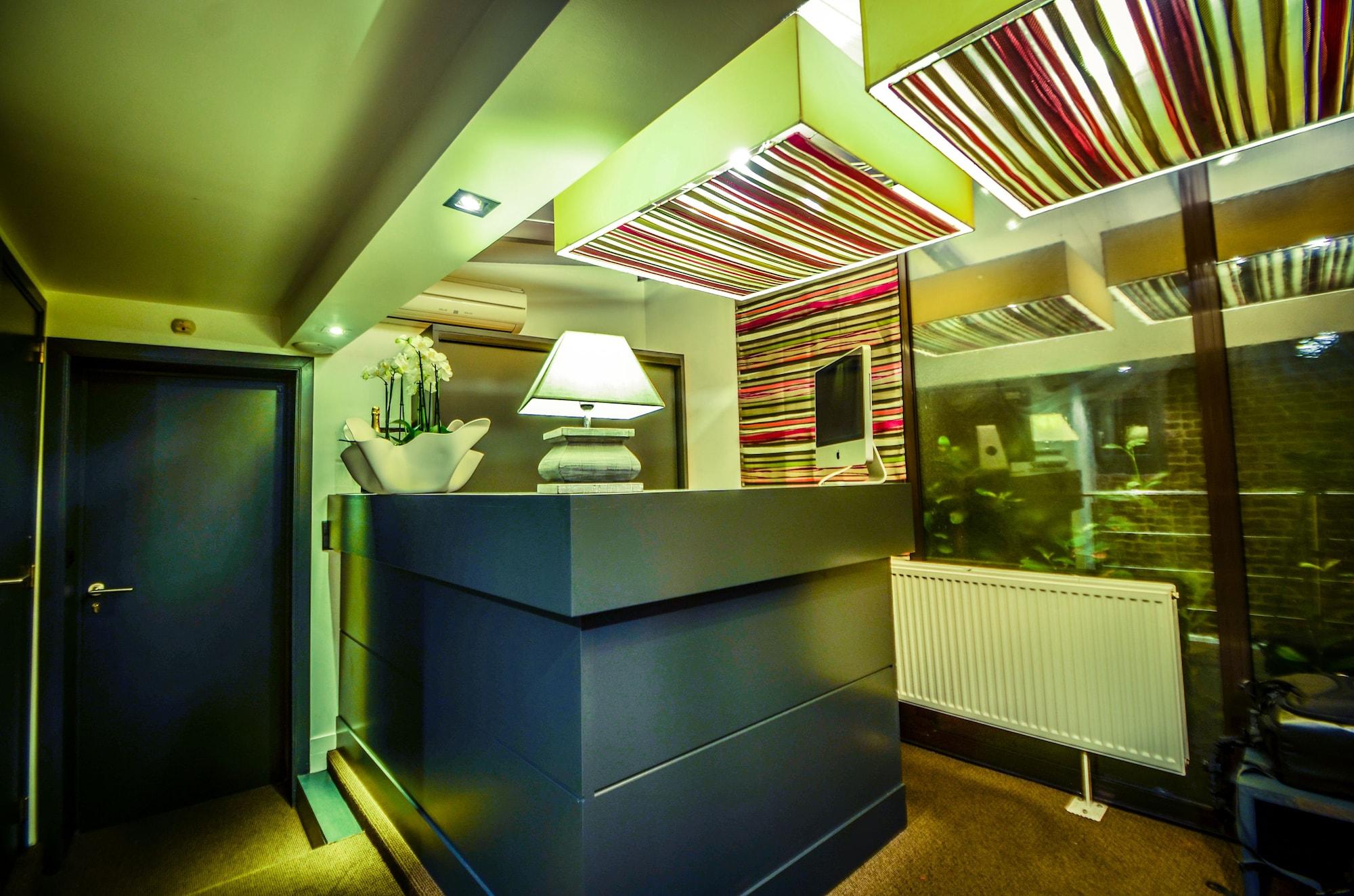 Hotel Hors-Chateau by null