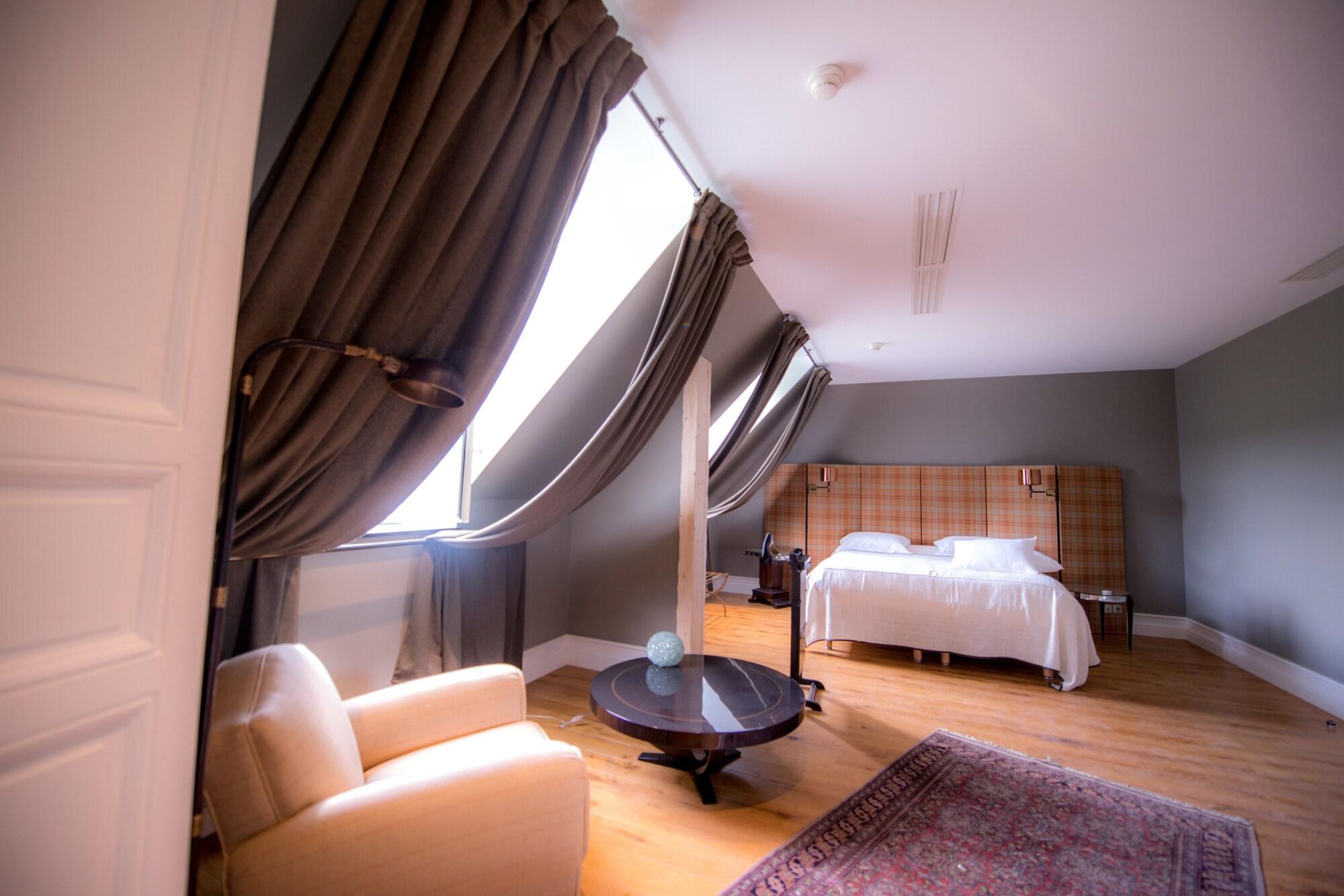 Château de Sacy by null