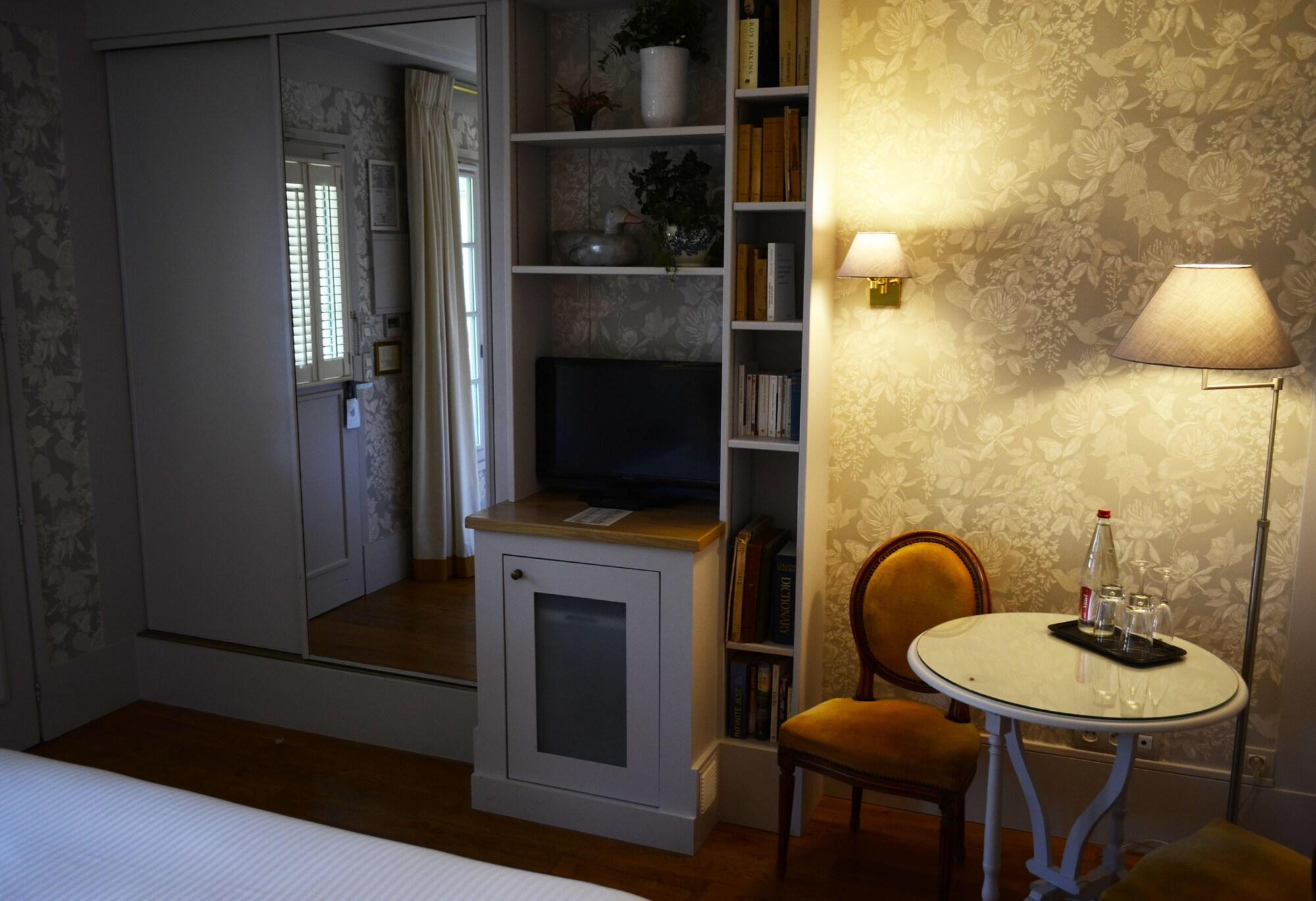 Château La Chenevière by null