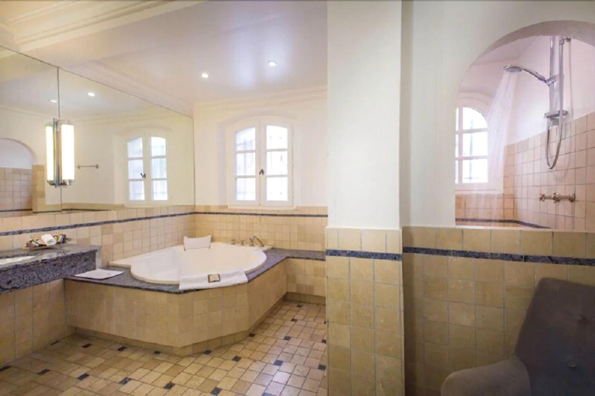 Hôtel Restaurant Alain Llorca à Saint-Paul-de-Vence by null