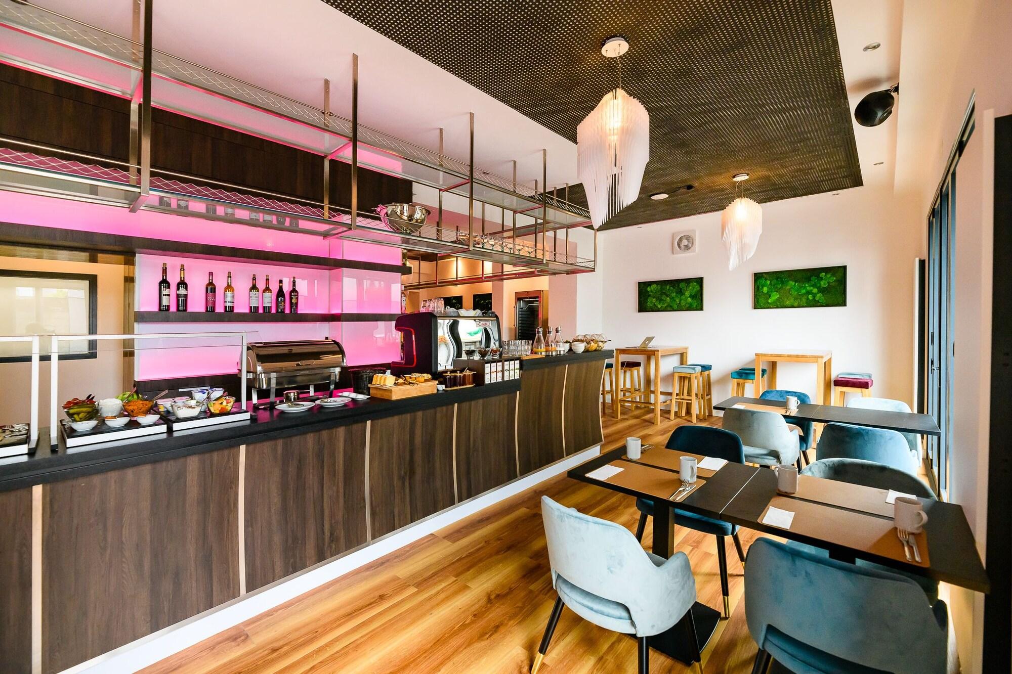 Nikii Hotel