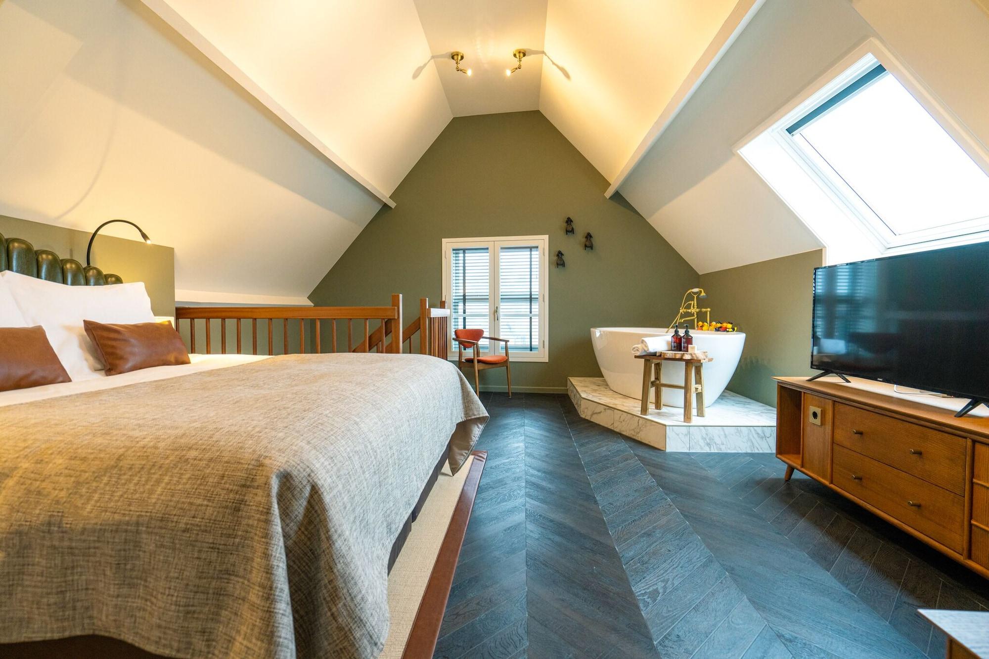 The Collector Hotel by null