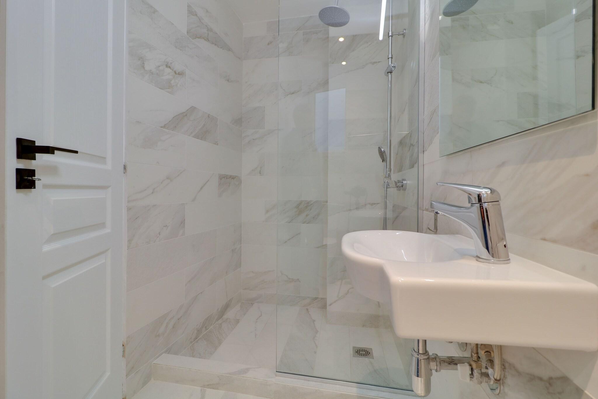 Athinn Residence
