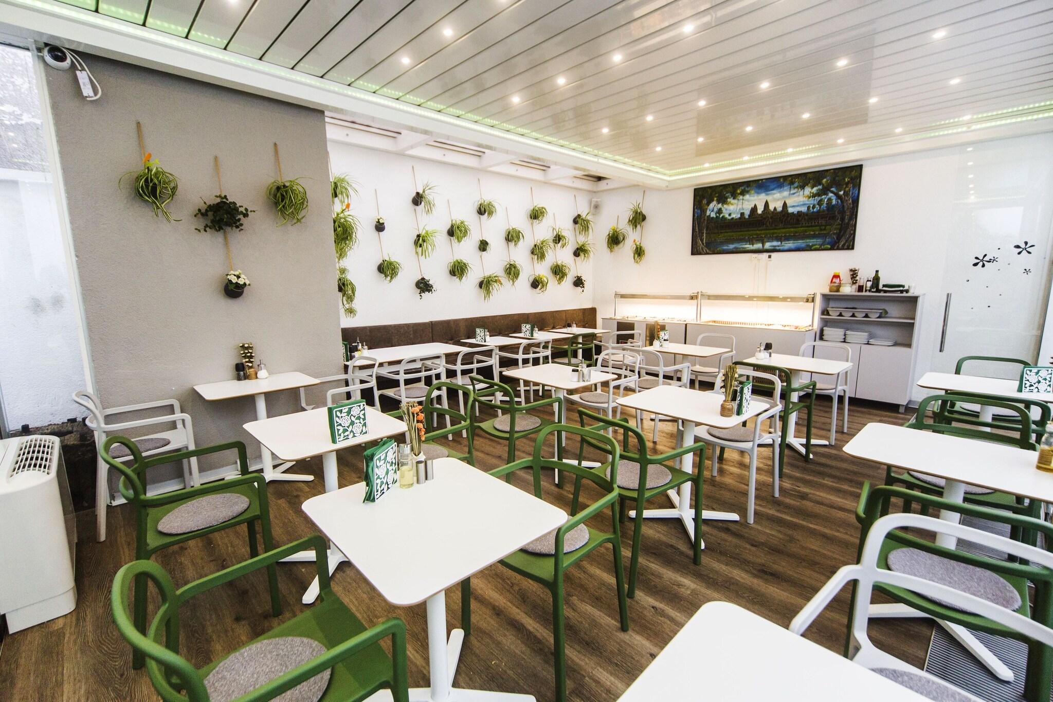 Garden Hotel by null