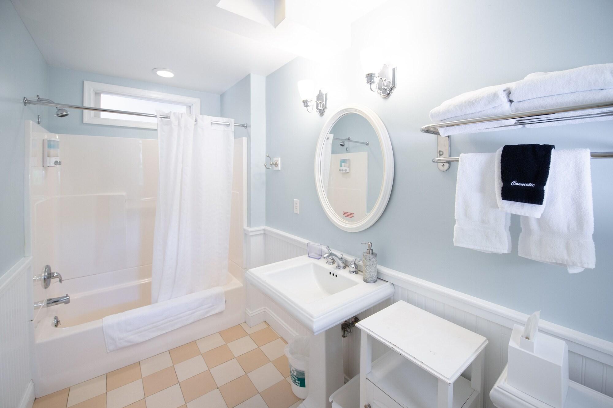 Canalside Inn by null