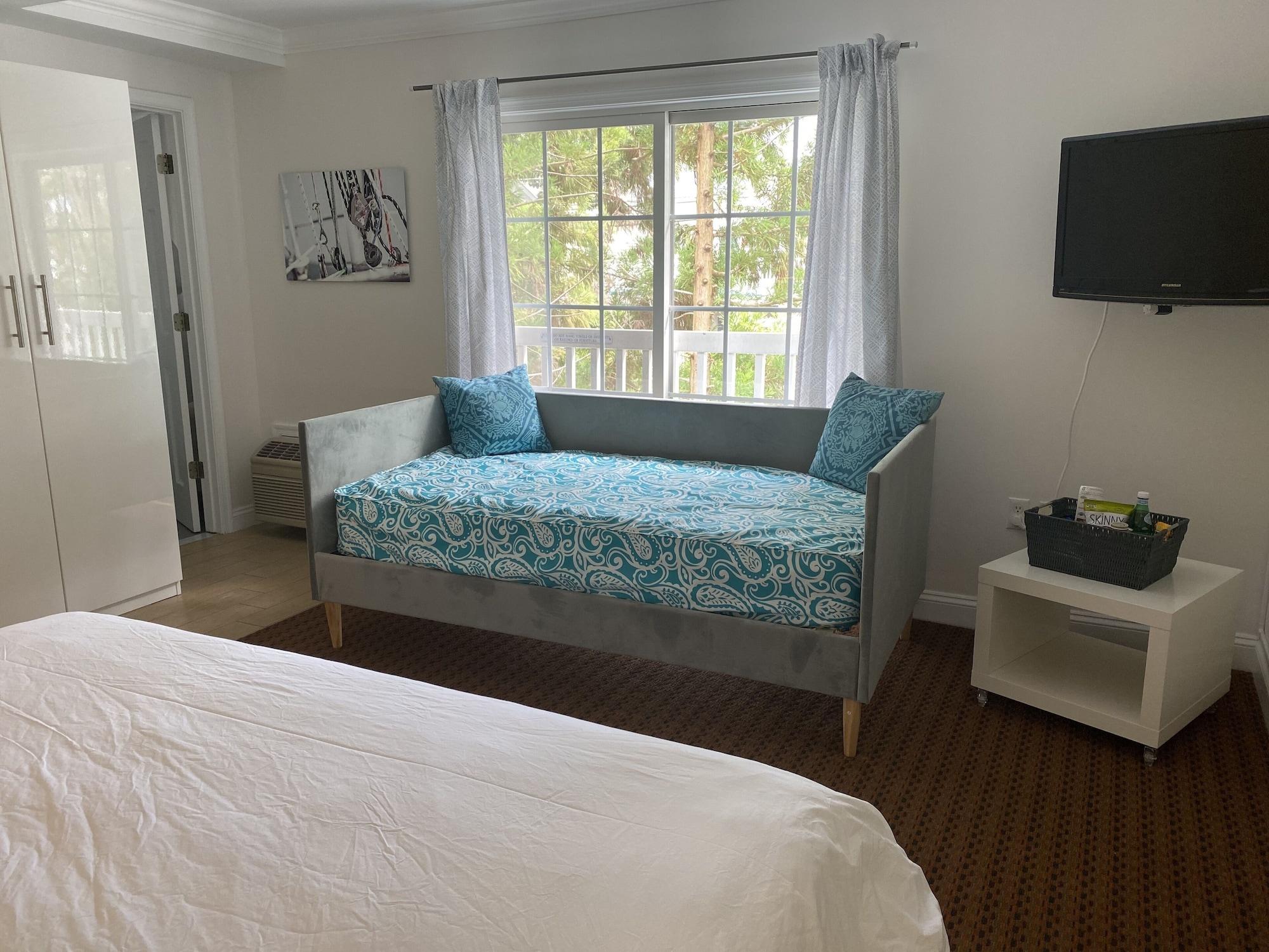 Canalside Inn by null