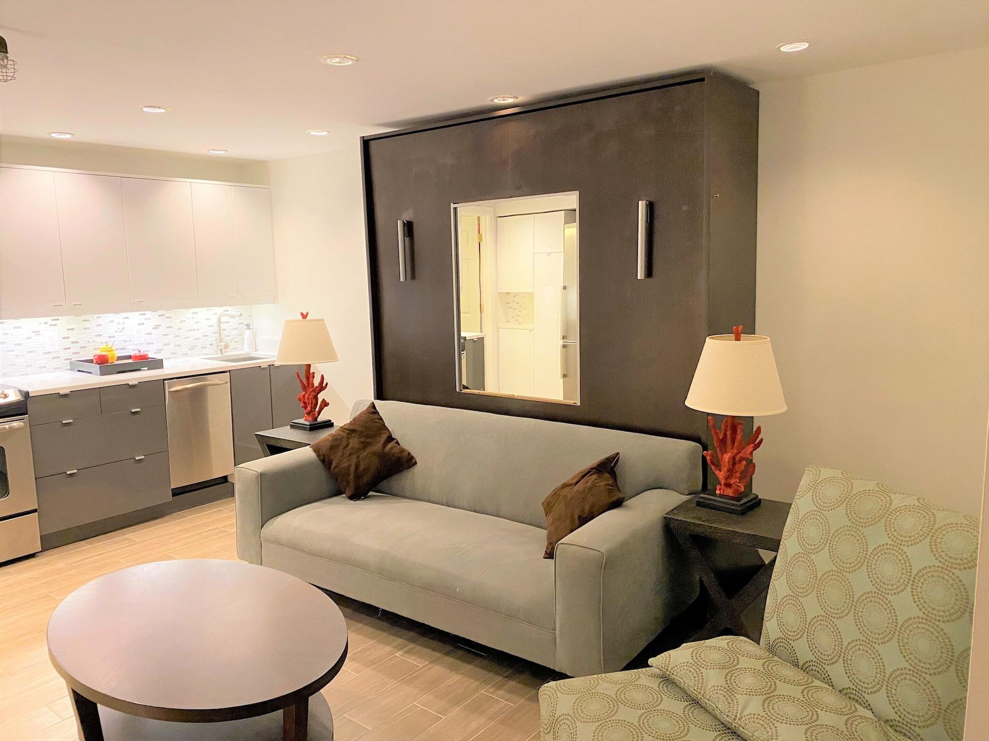 Canalside Inn by null