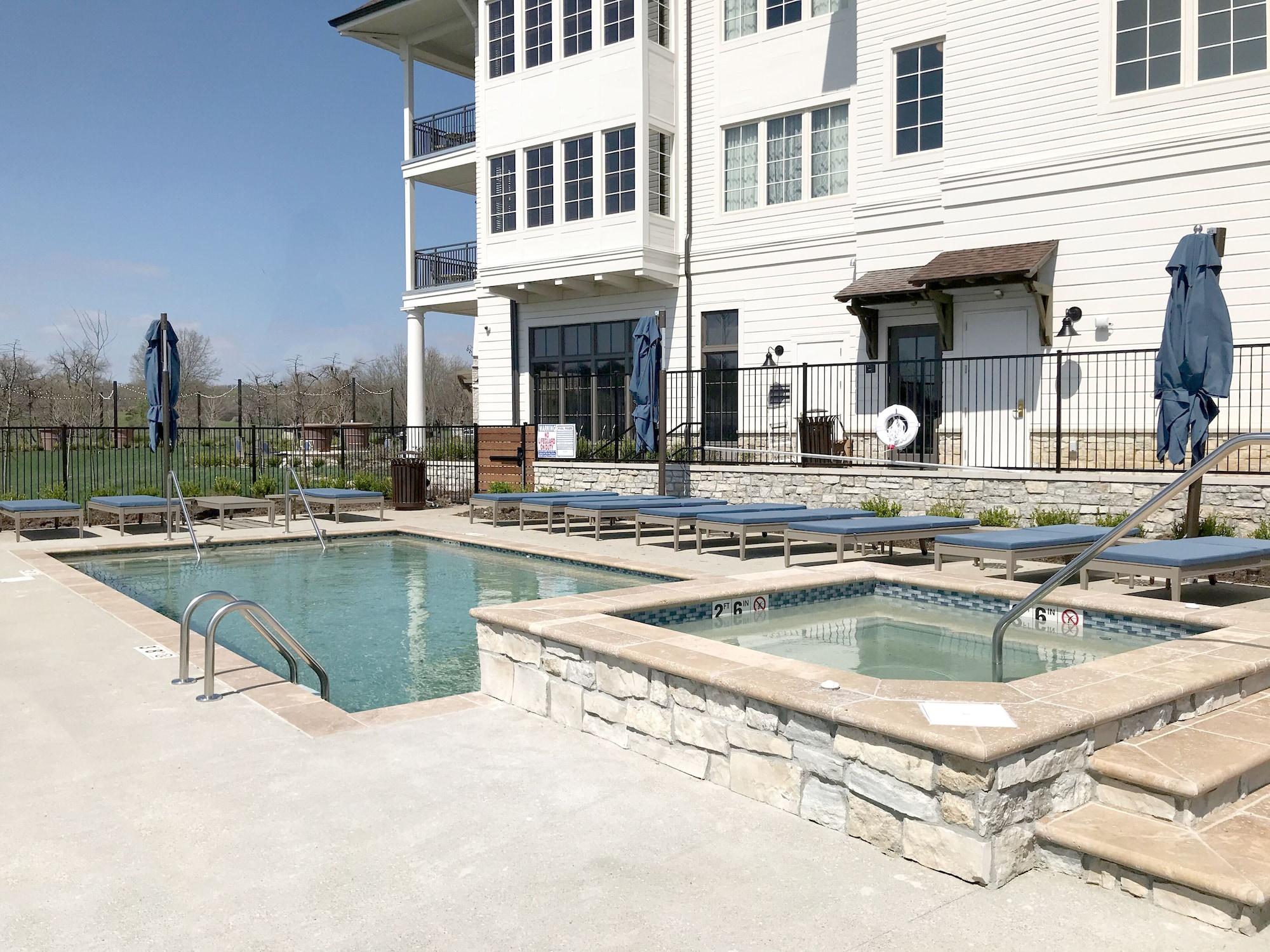 The Inn at Meadowbrook by null