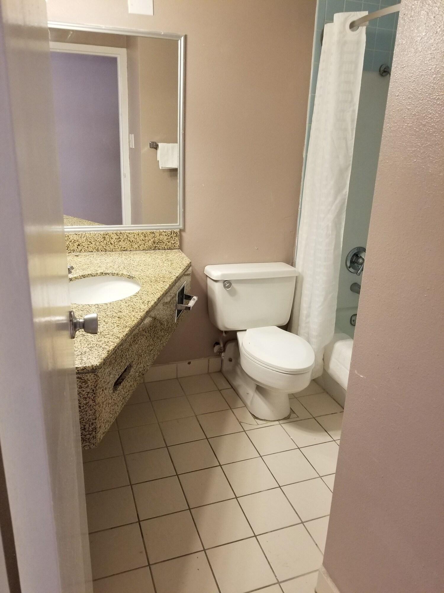Apm Inn & Suites