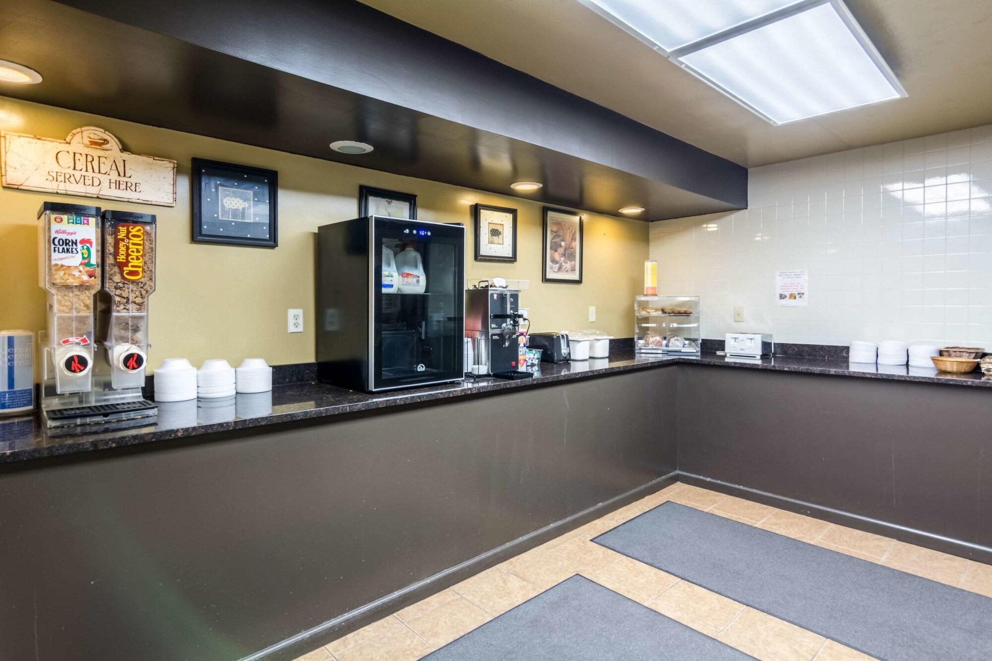 The Plaza Inn & Suites