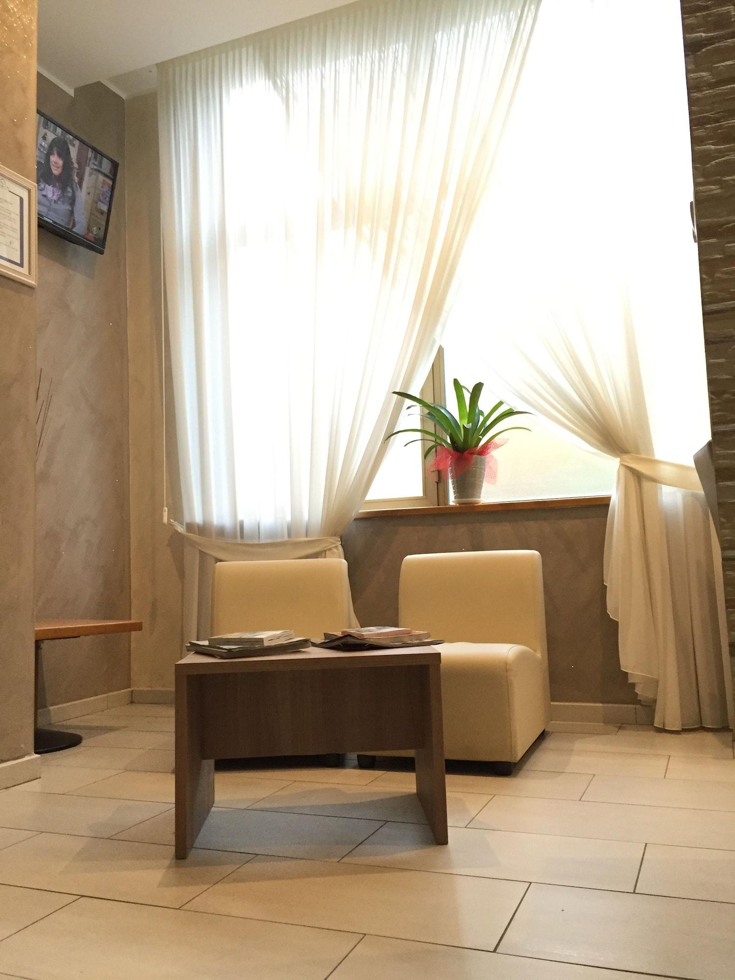 Hotel Montecarlo - photo