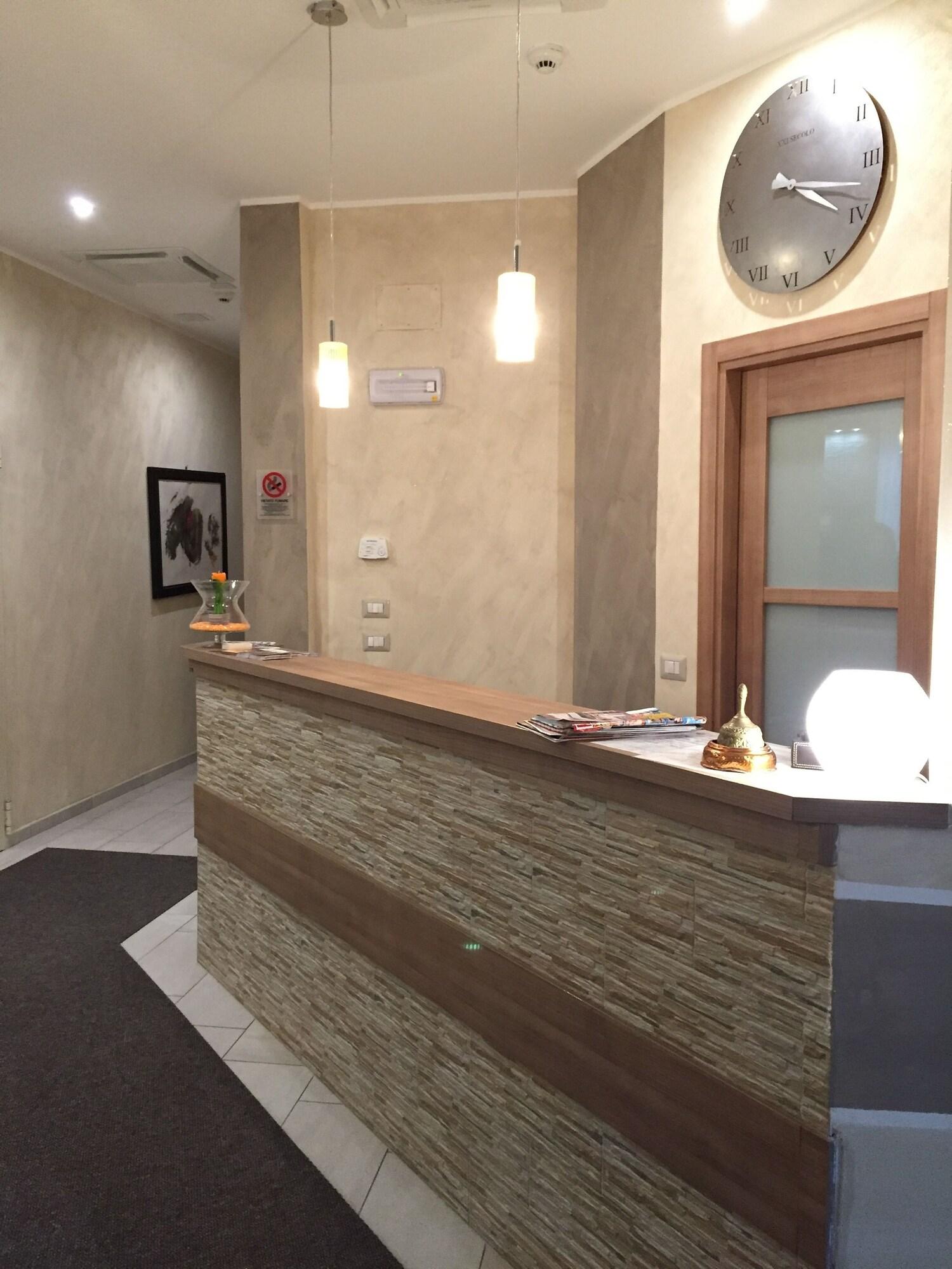 Hotel Montecarlo - photo