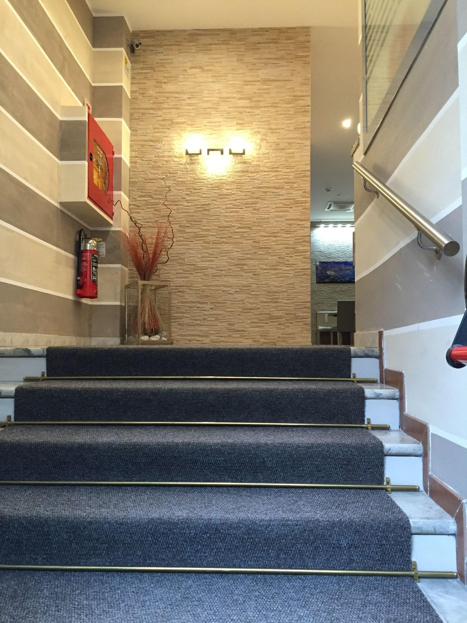 Hotel Montecarlo - photo