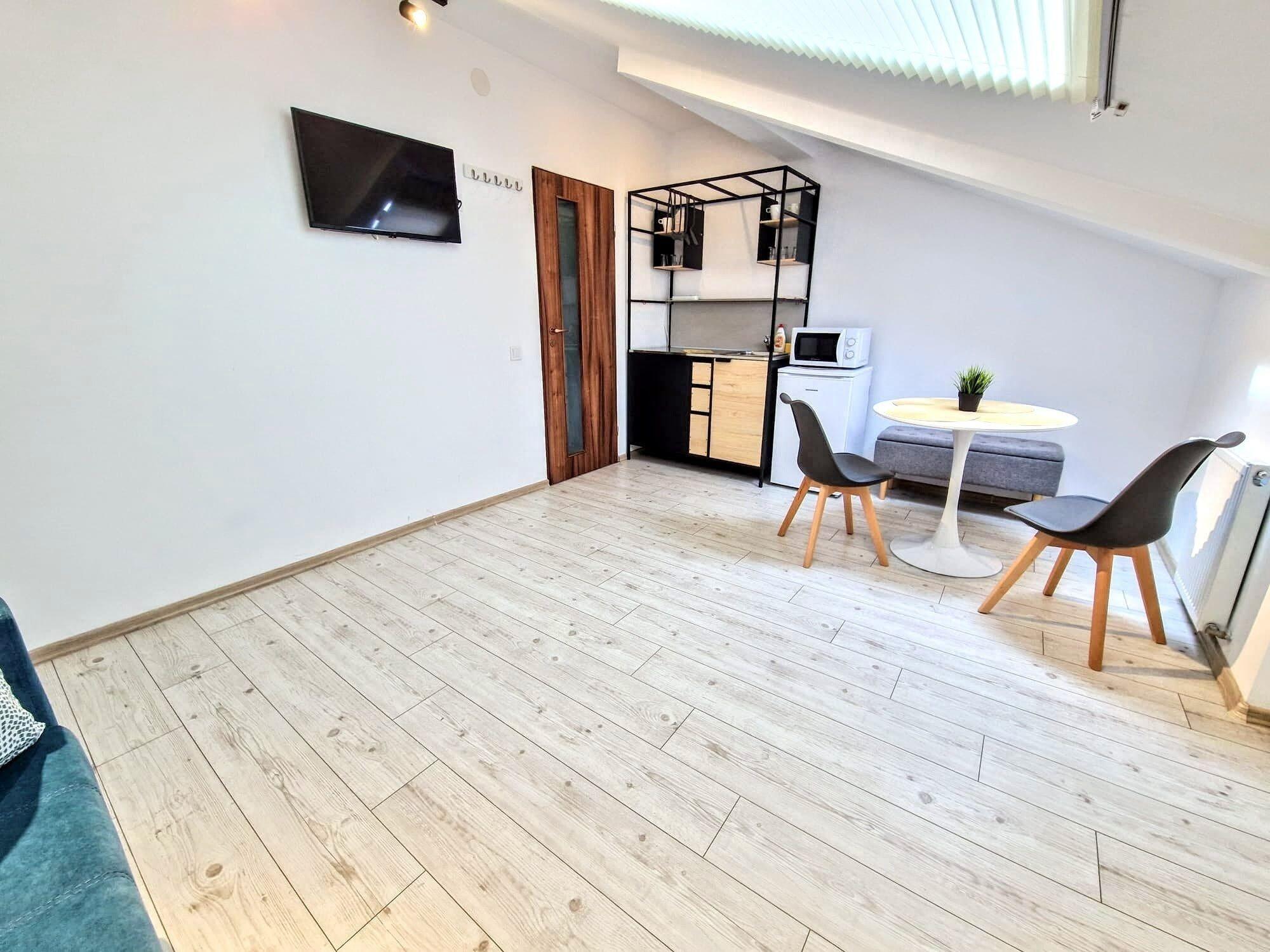 Main Square Apartments & More
