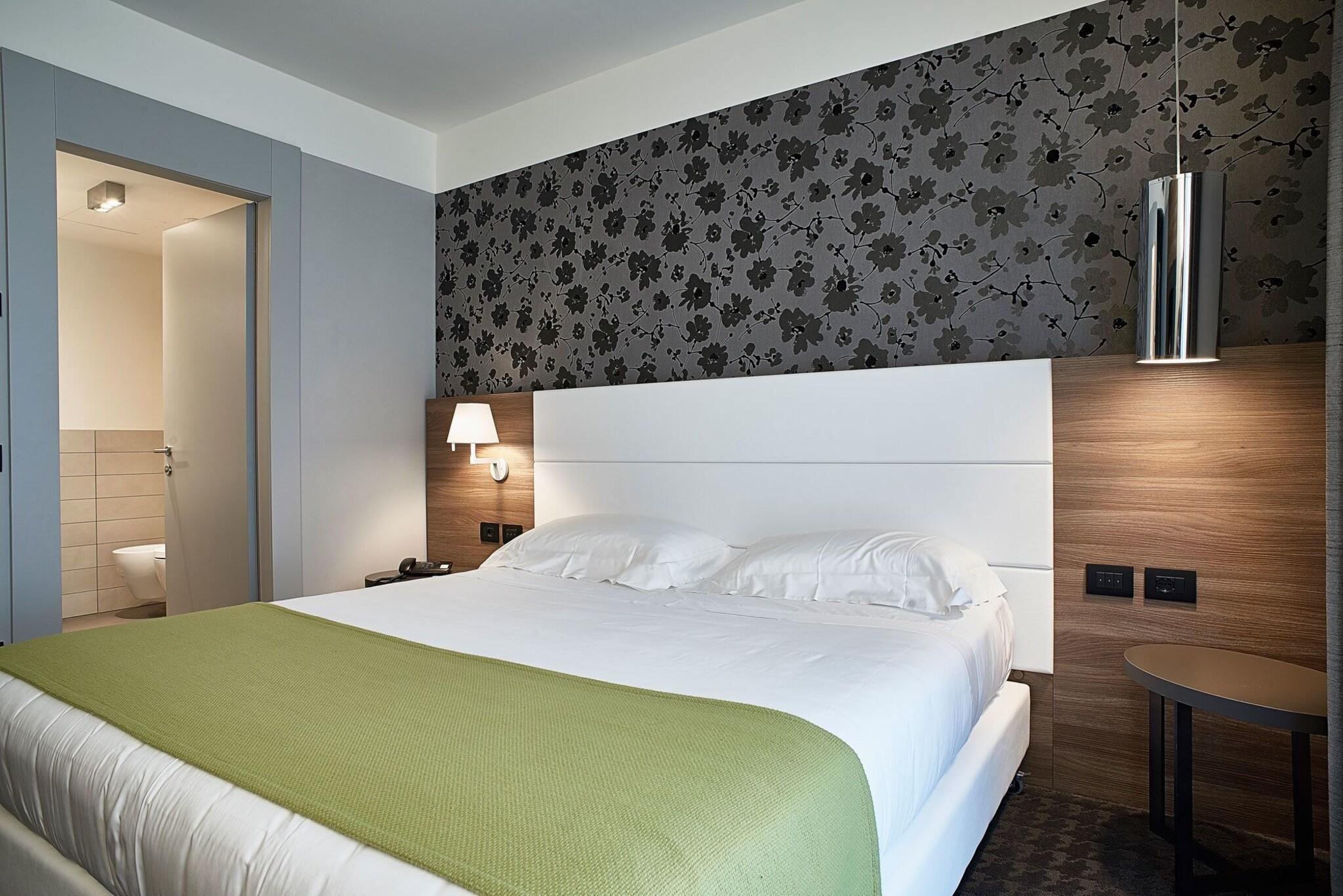 Hotel Link 124 by null