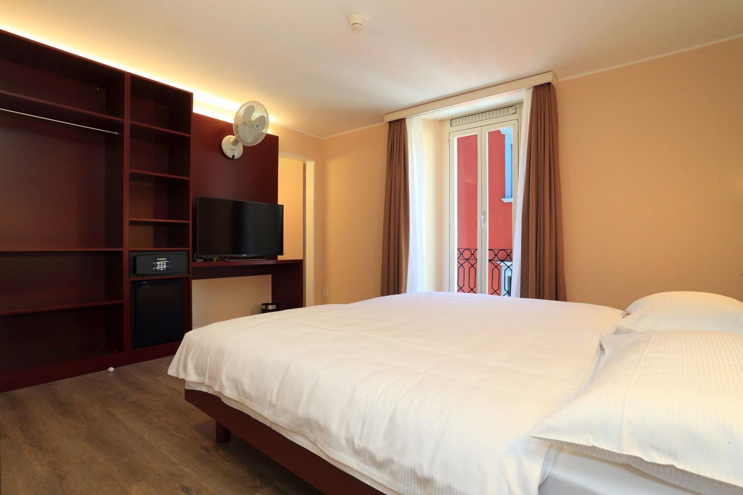 Hotel New Elvezia by null