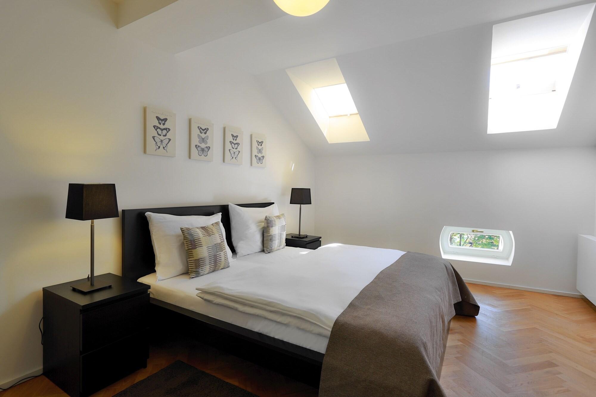 James Hotel & Apartments