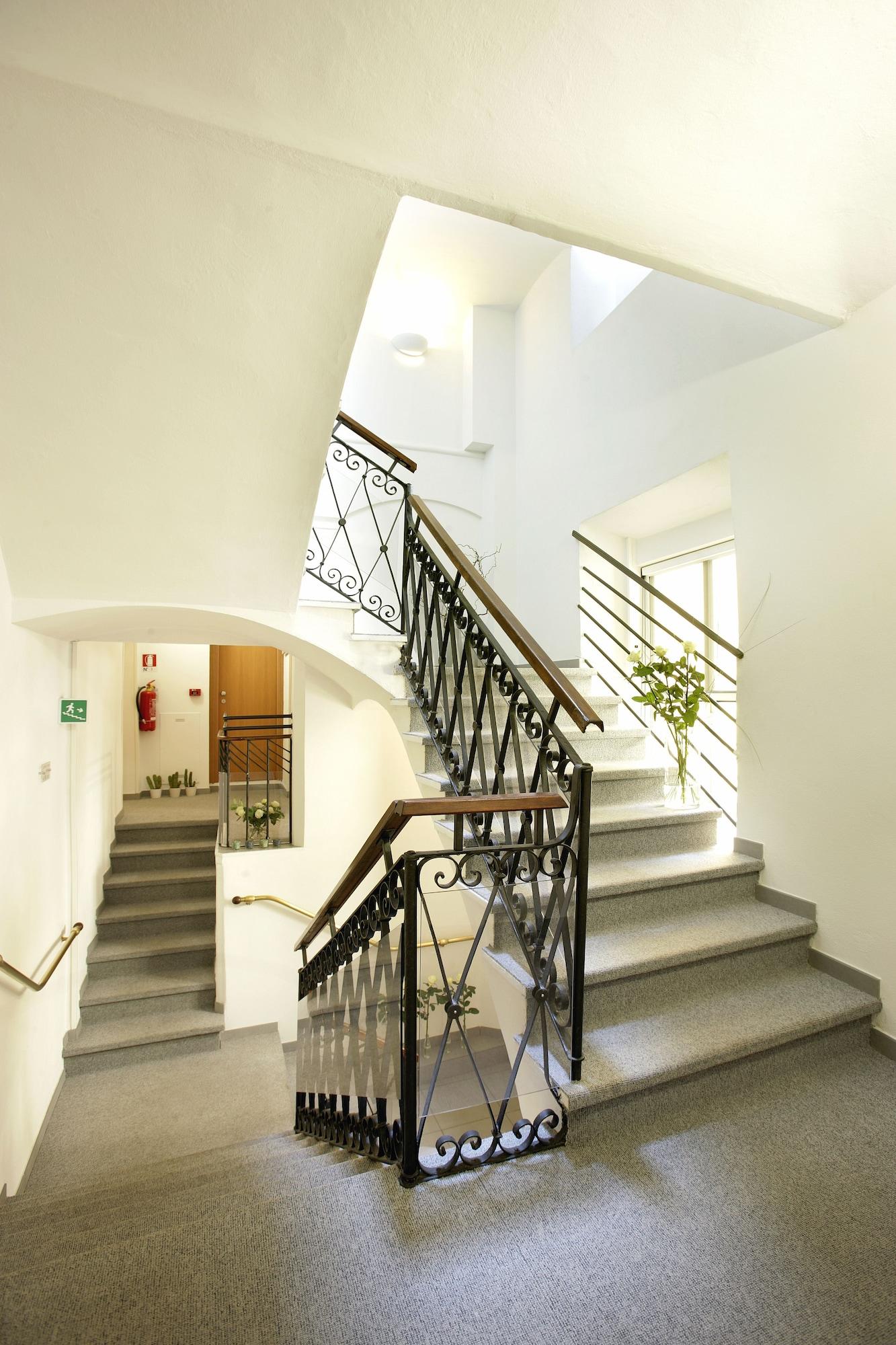 Hotel Cervetta 5 by null